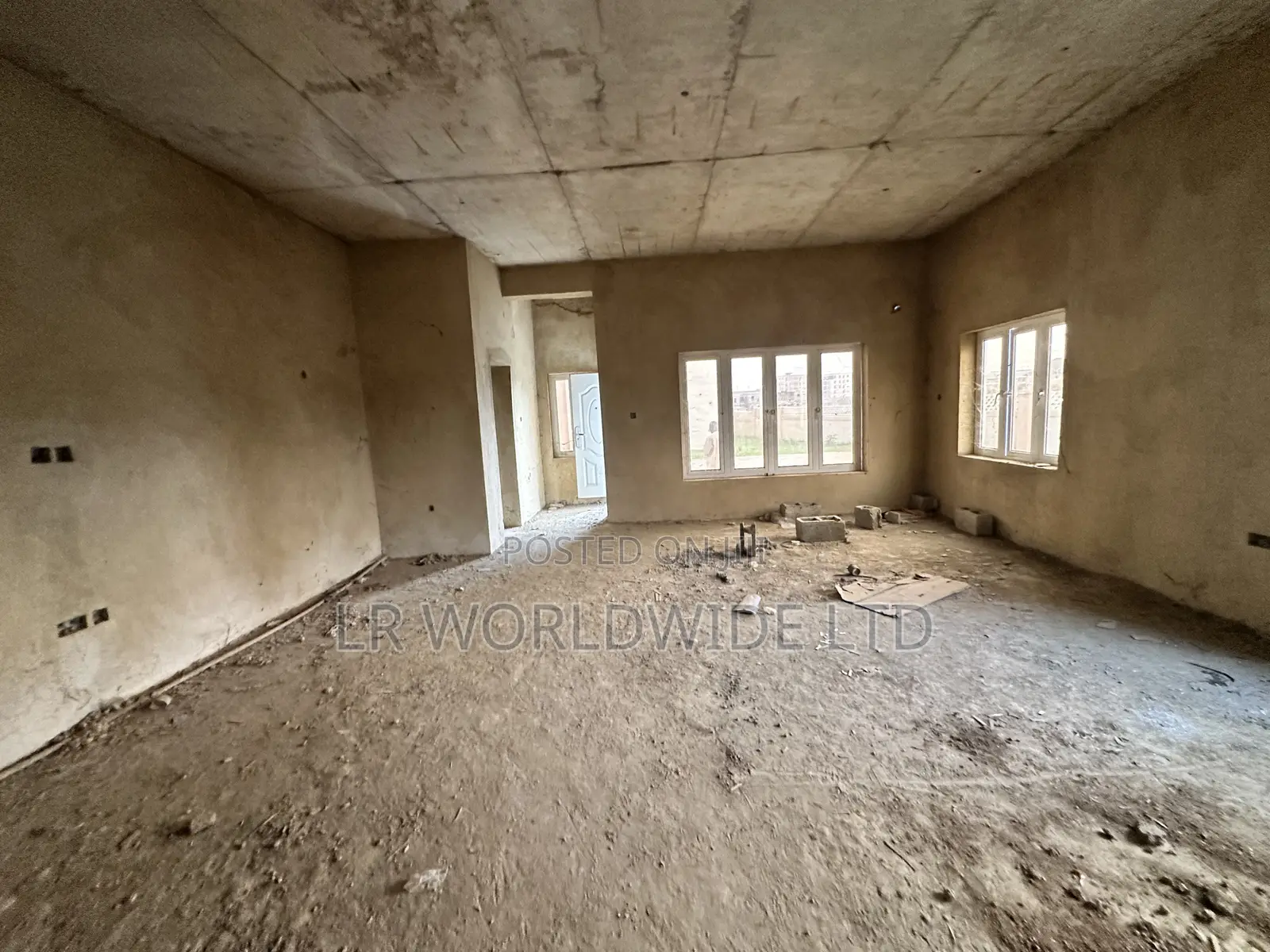5bdrm Townhouse/Terrace in Jahi for sale