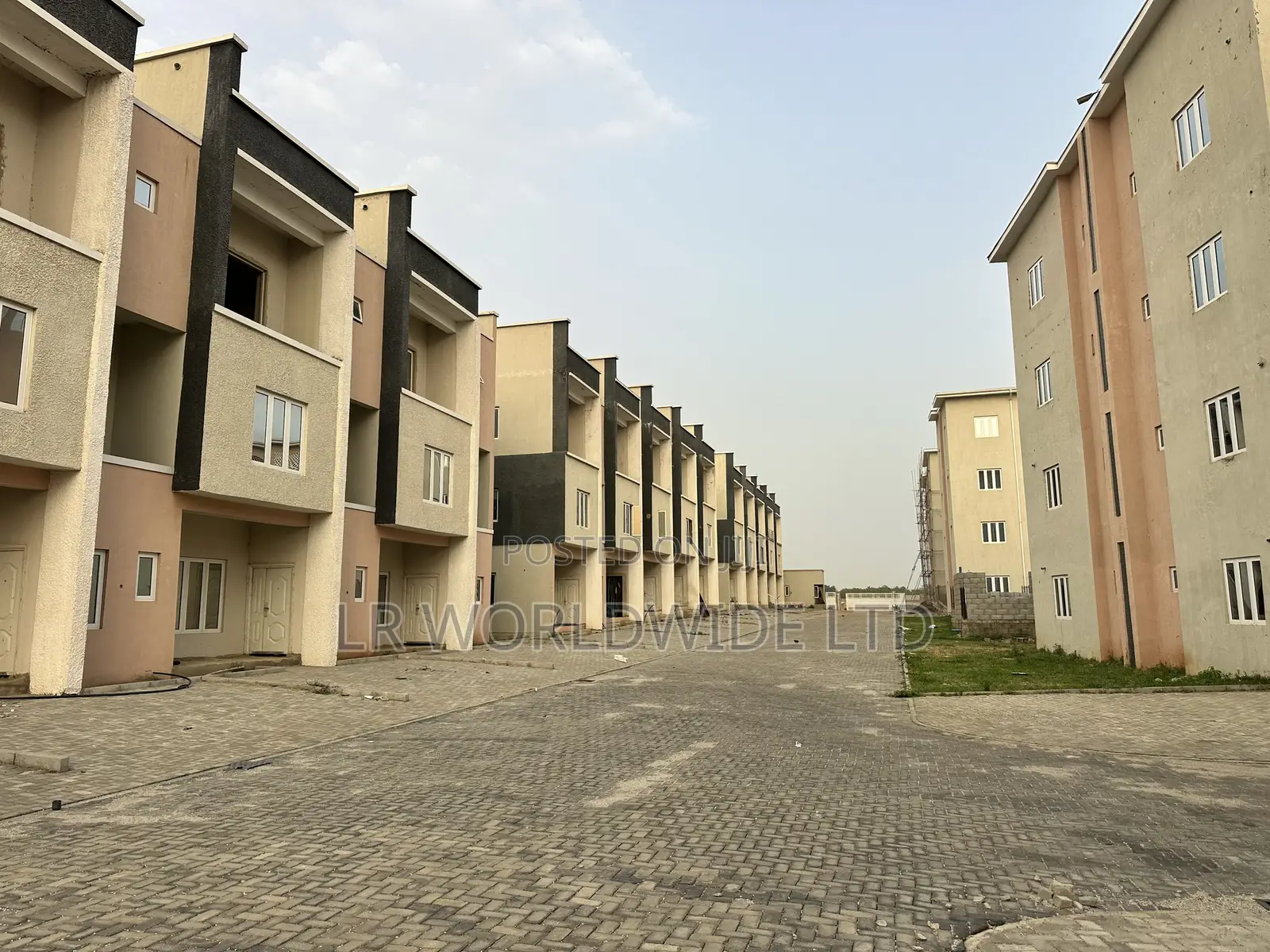 5bdrm Townhouse/Terrace in Jahi for sale