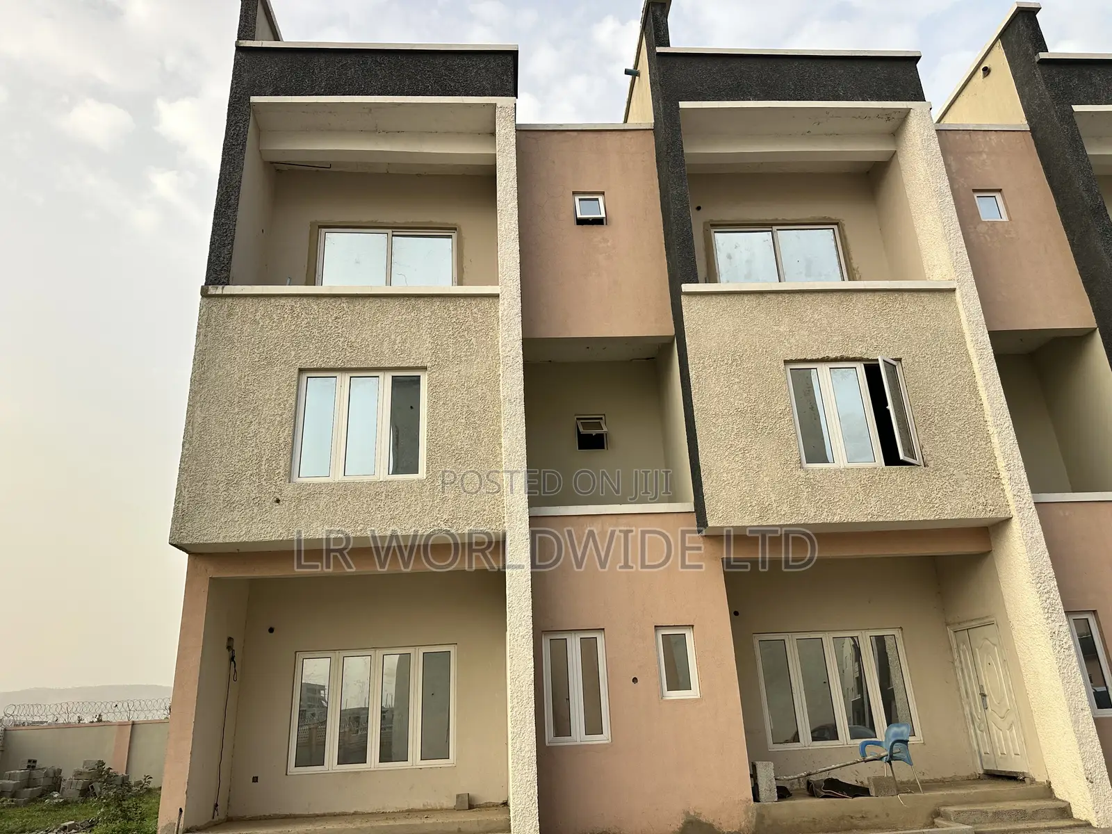 5bdrm Townhouse/Terrace in Jahi for sale