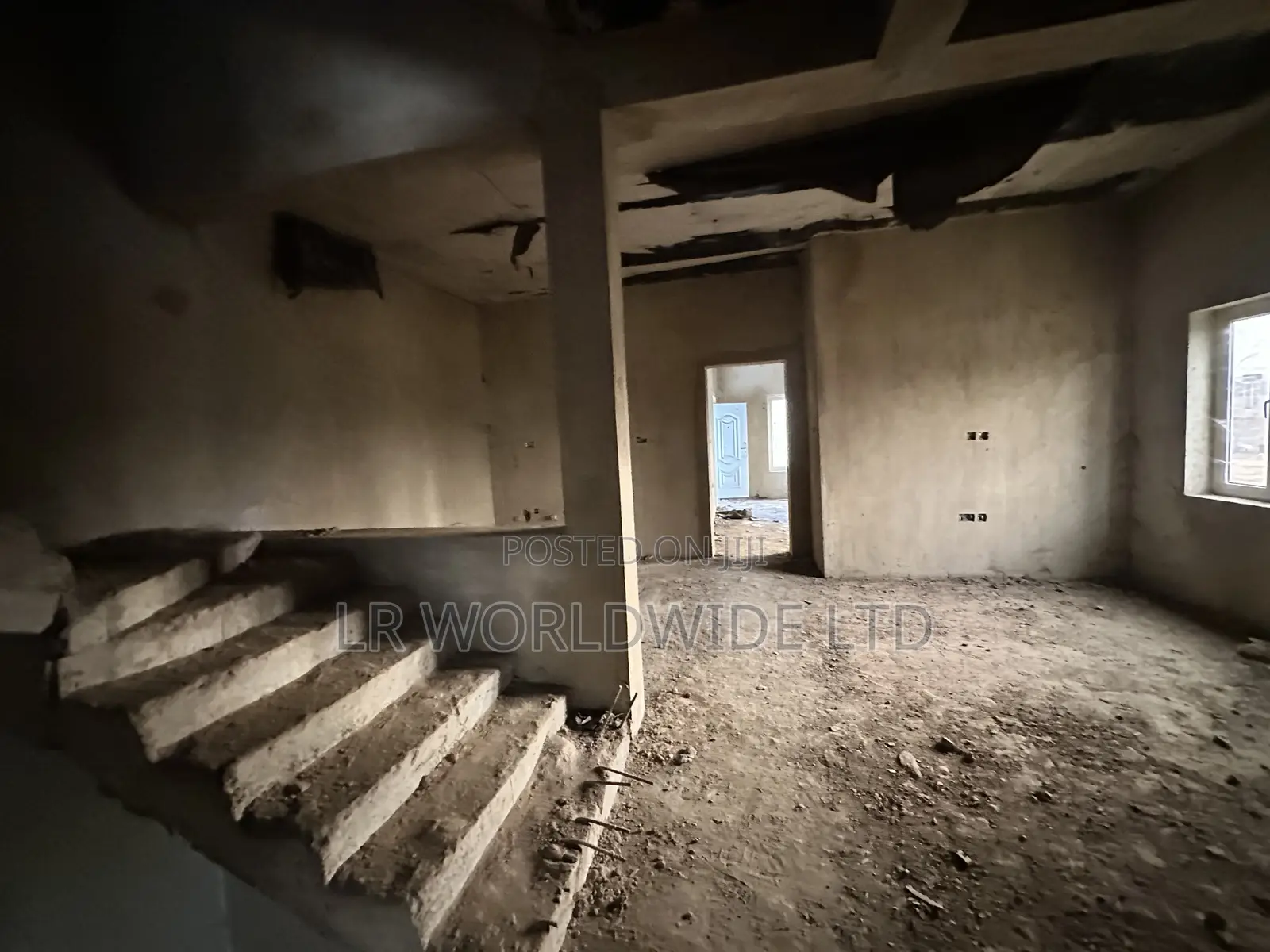 5bdrm Townhouse/Terrace in Jahi for sale