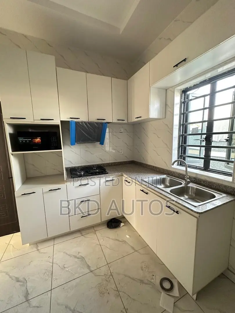 3bdrm Apartment in Ilaje / Lekki for sale