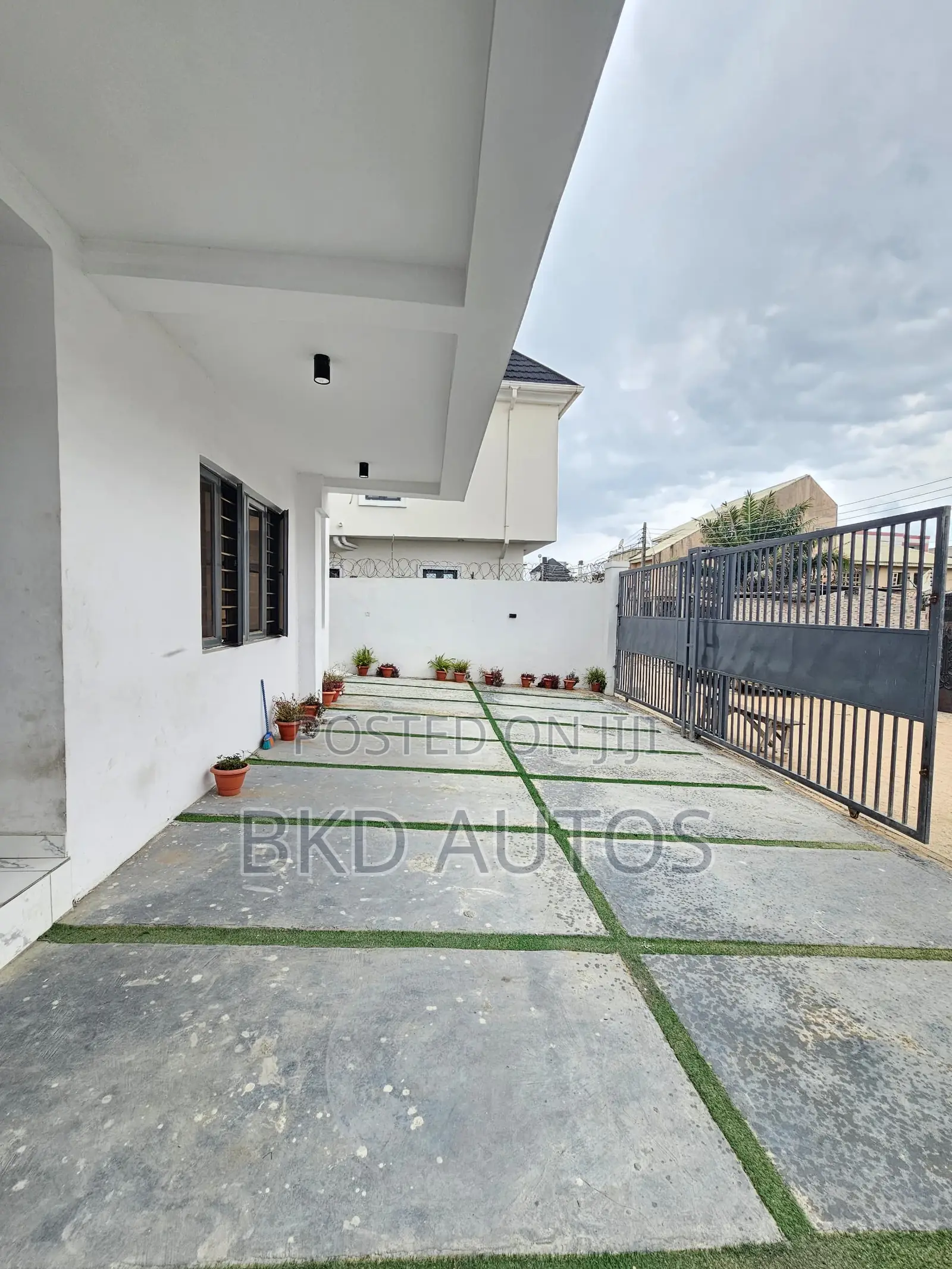 4bdrm Duplex in Ologolo for sale