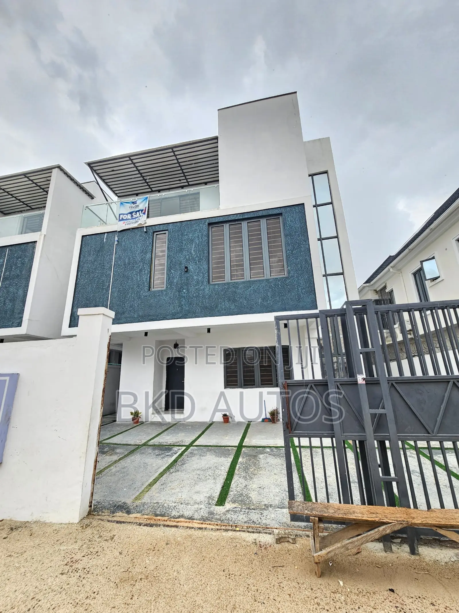 4bdrm Duplex in Ologolo for sale