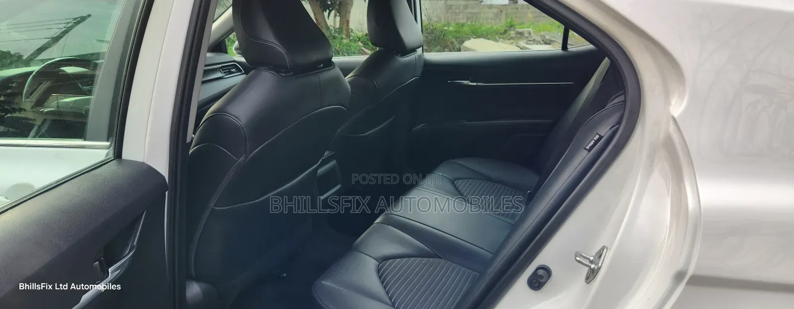 Toyota Camry SE 2021 White