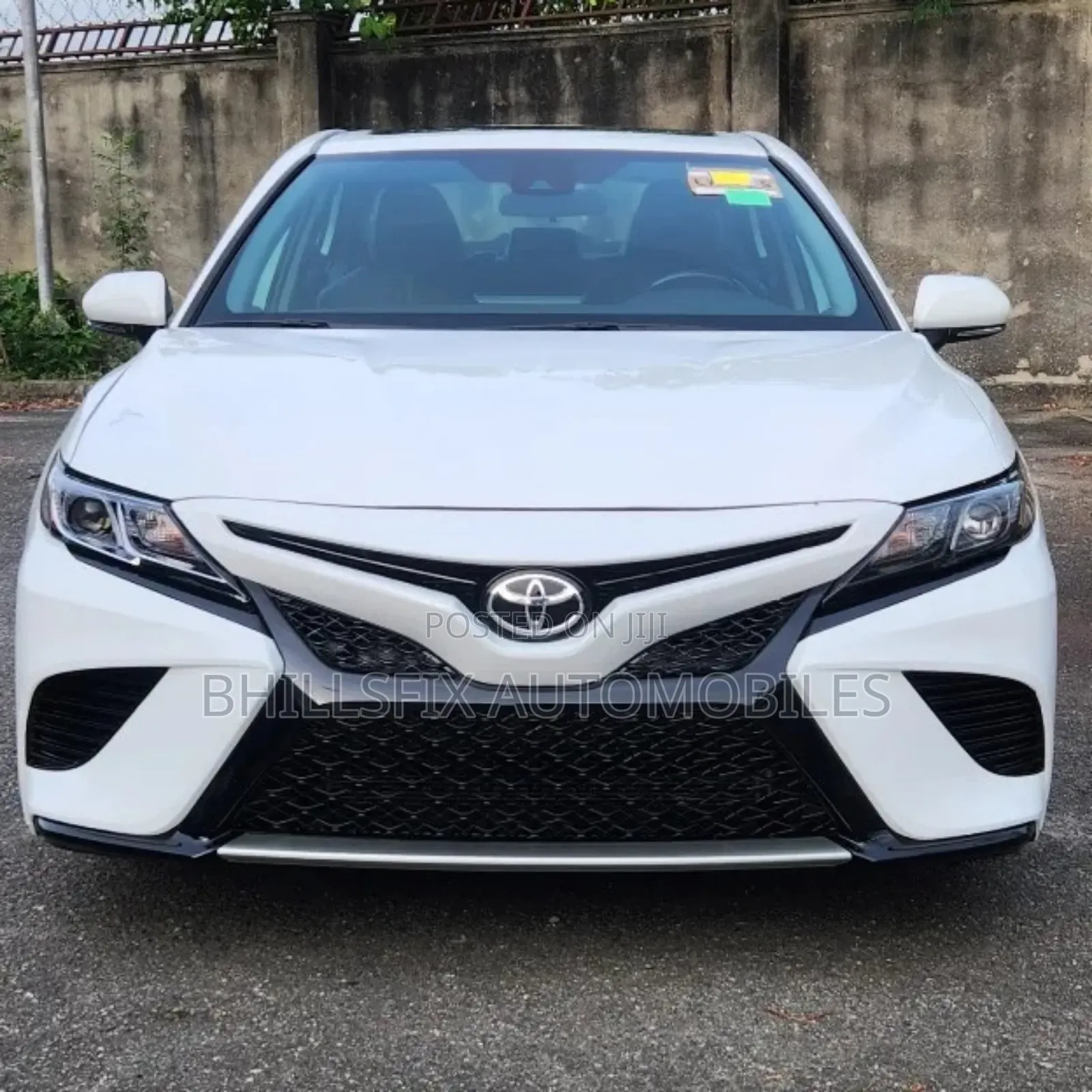 Toyota Camry SE 2021 White