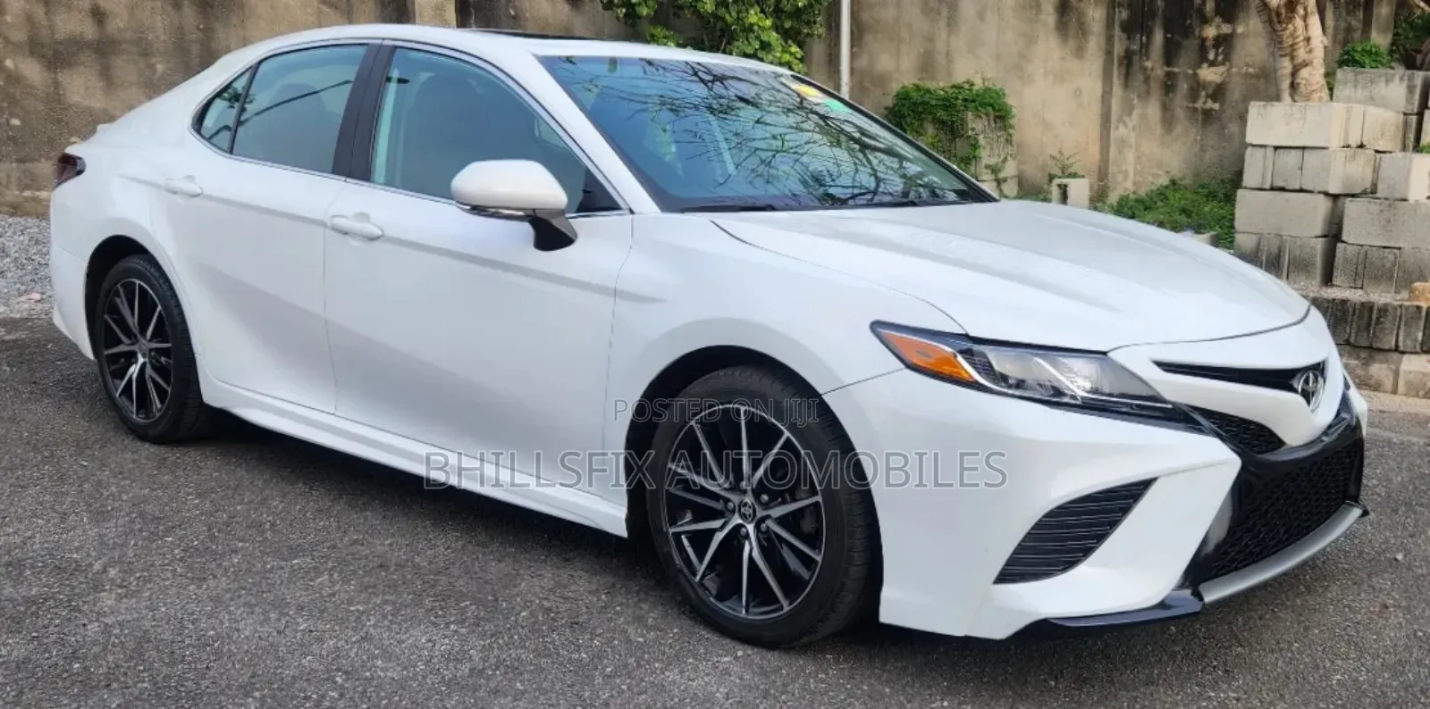 Toyota Camry SE 2021 White