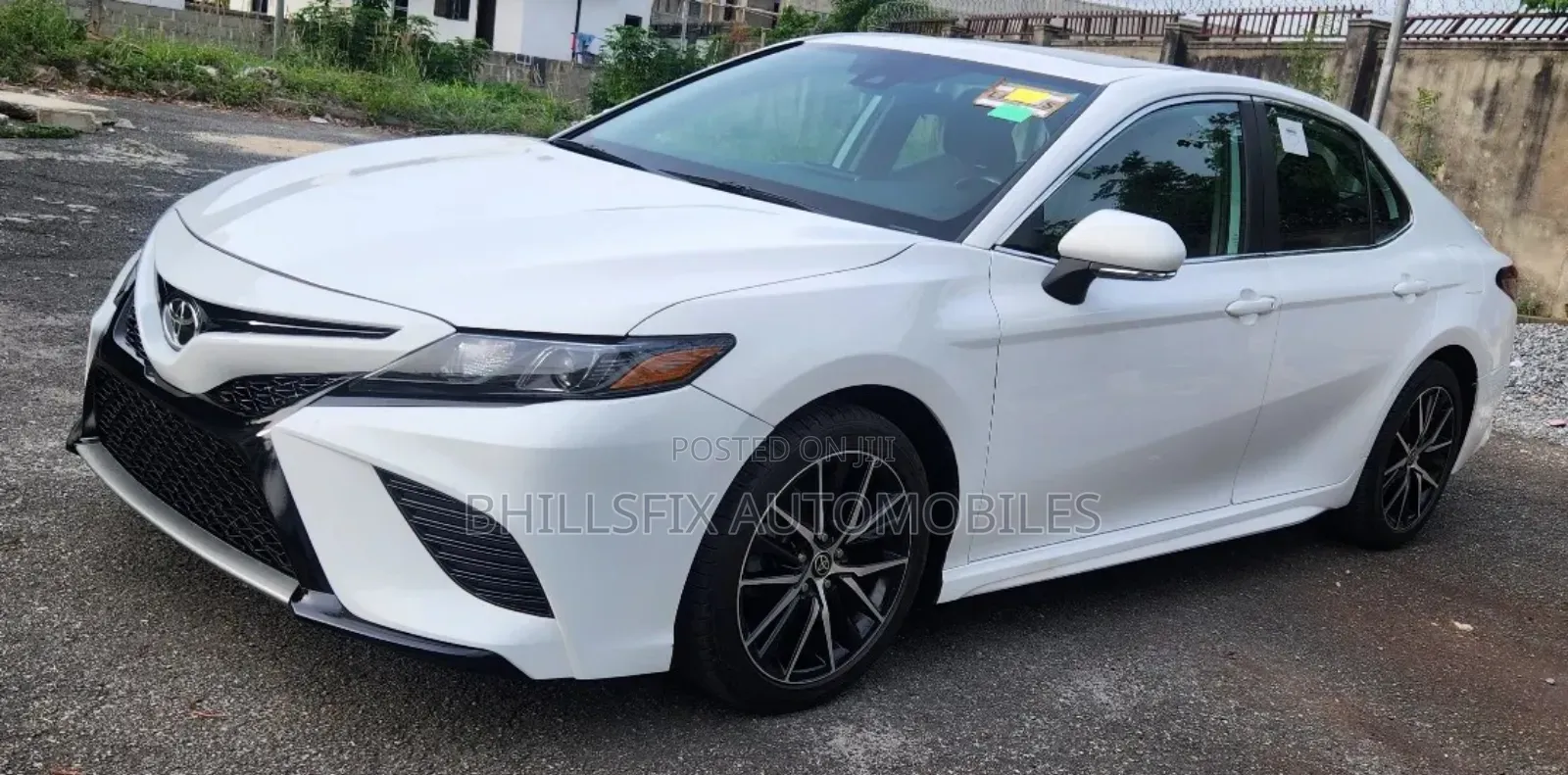 Toyota Camry SE 2021 White