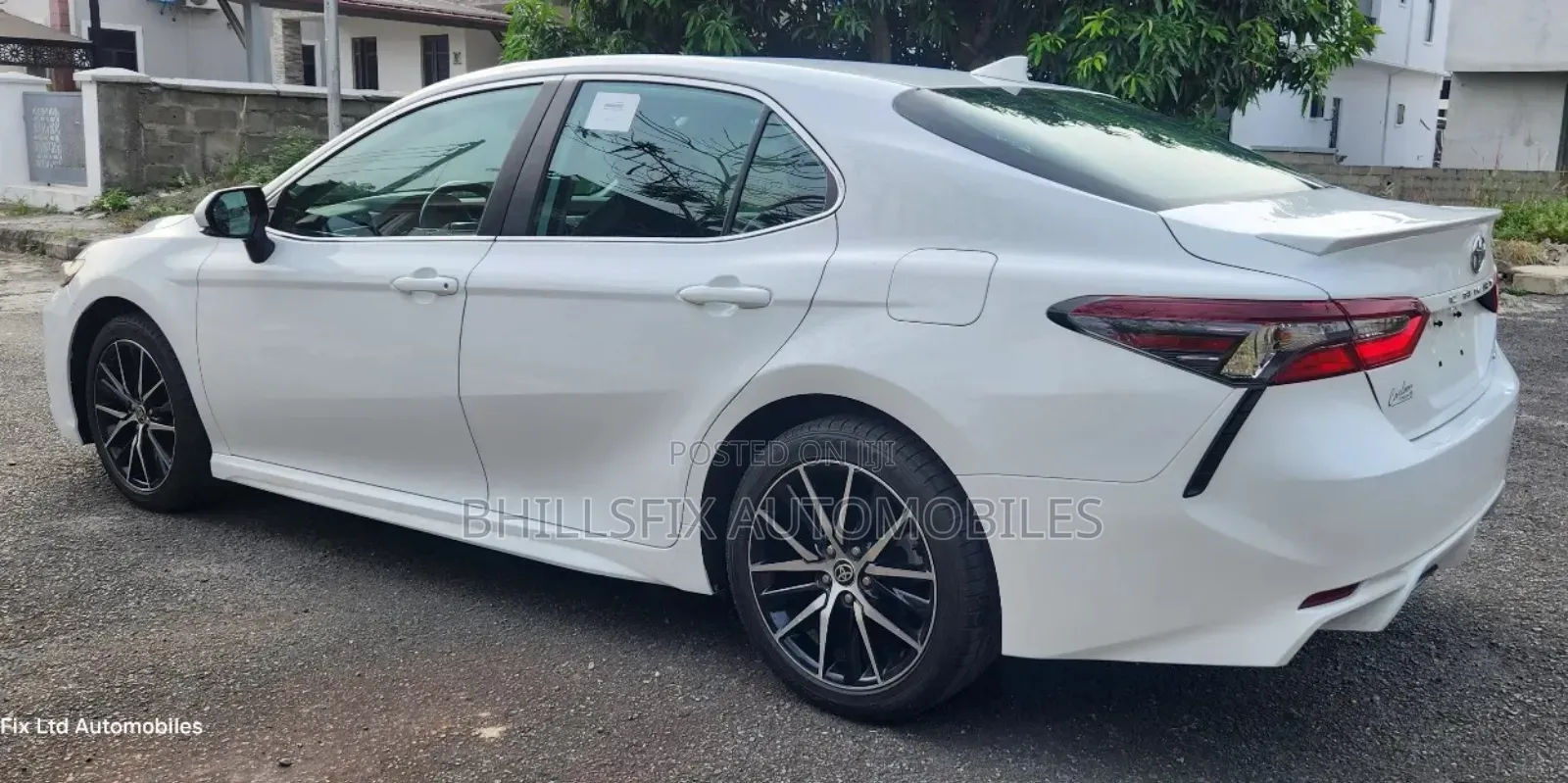 Toyota Camry SE 2021 White