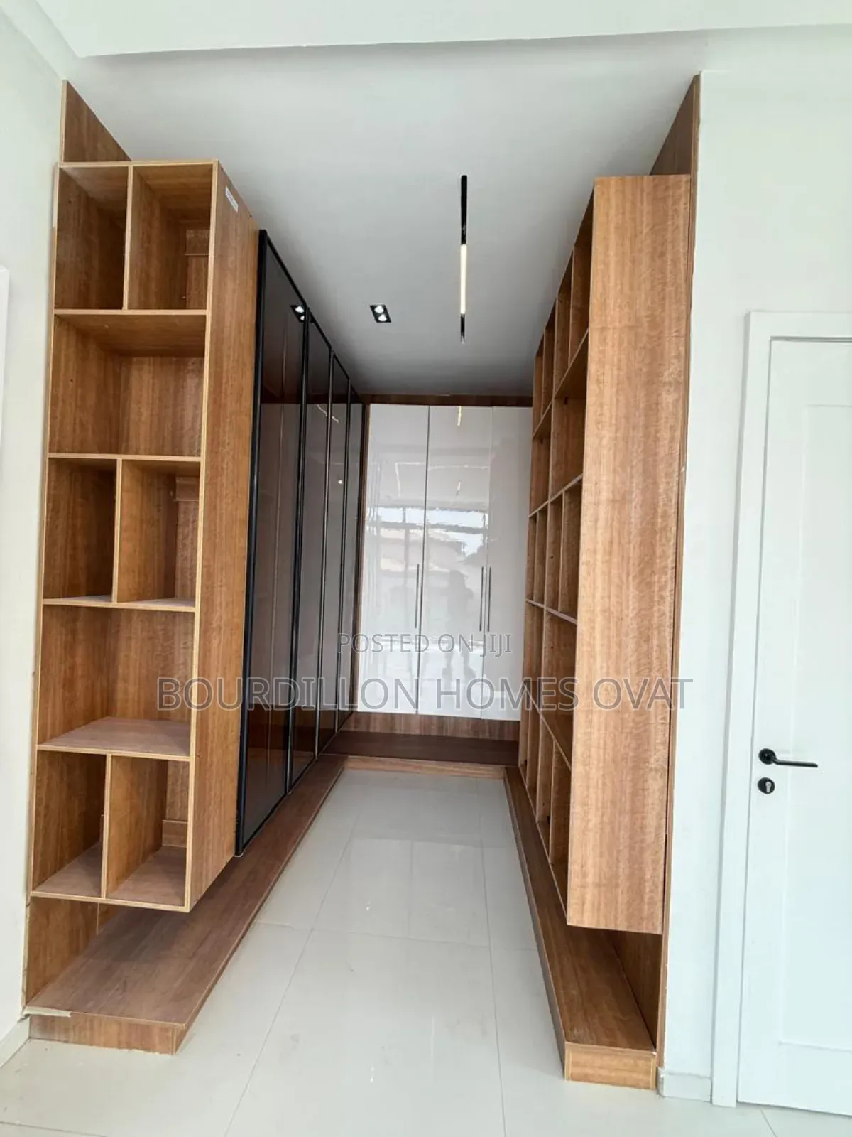 5bdrm Duplex in Peninsula Estate for sale