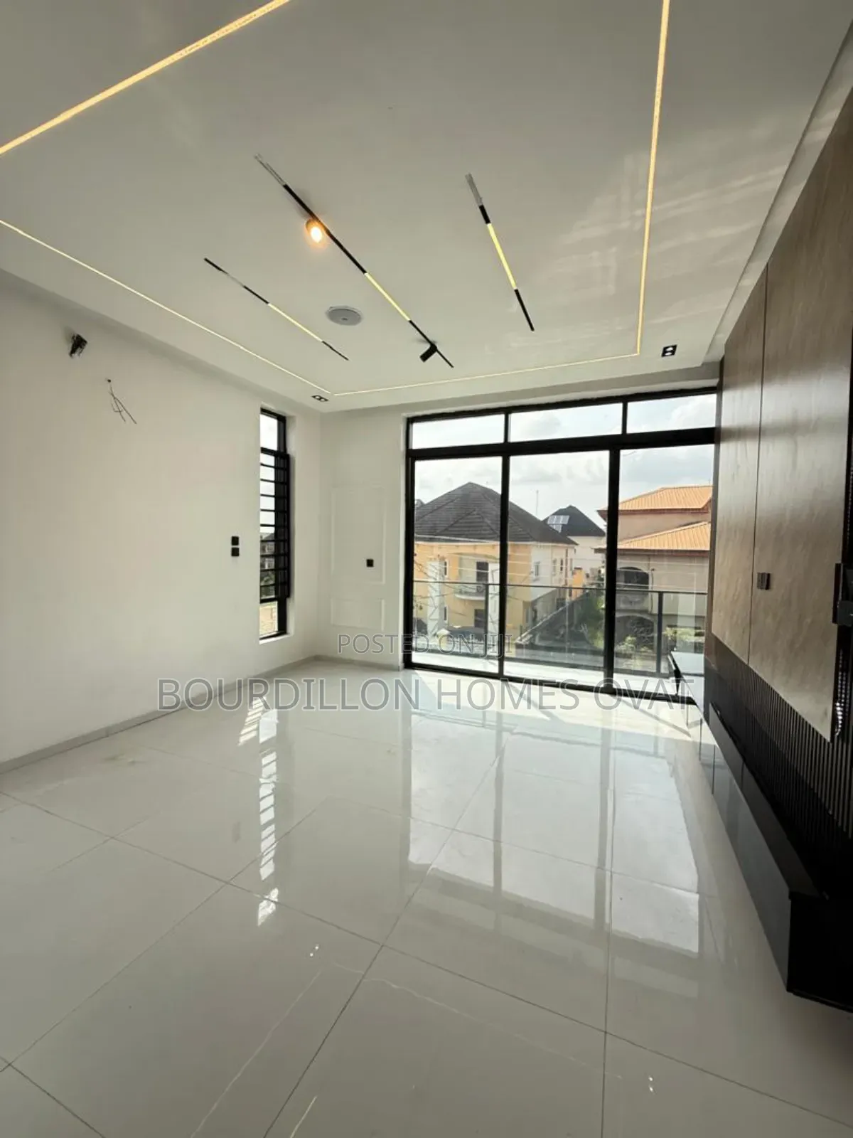 5bdrm Duplex in Peninsula Estate for sale