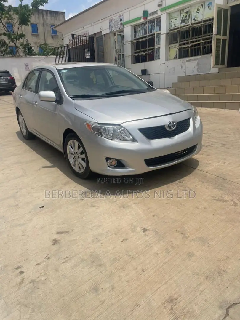 Toyota Corolla LE 4dr Sedan (1.8L 4cyl 4A) 2010 Silver