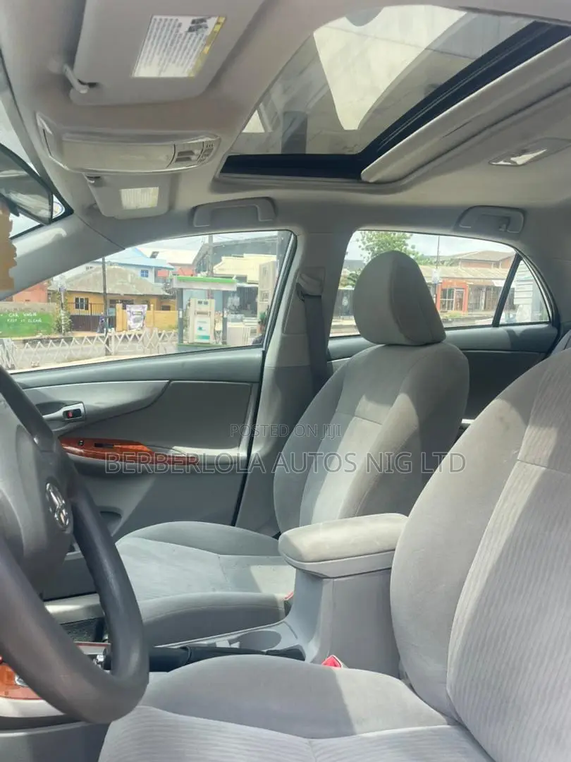 Toyota Corolla LE 4dr Sedan (1.8L 4cyl 4A) 2010 Silver