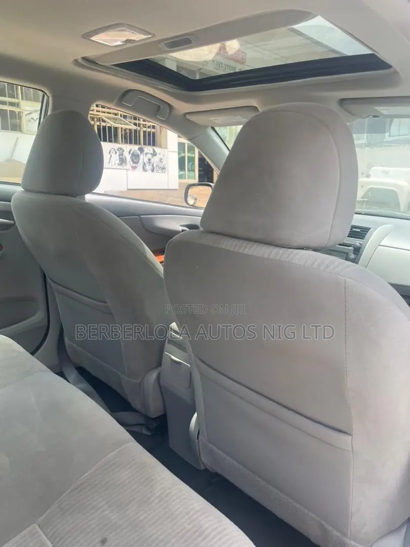 Toyota Corolla LE 4dr Sedan (1.8L 4cyl 4A) 2010 Silver