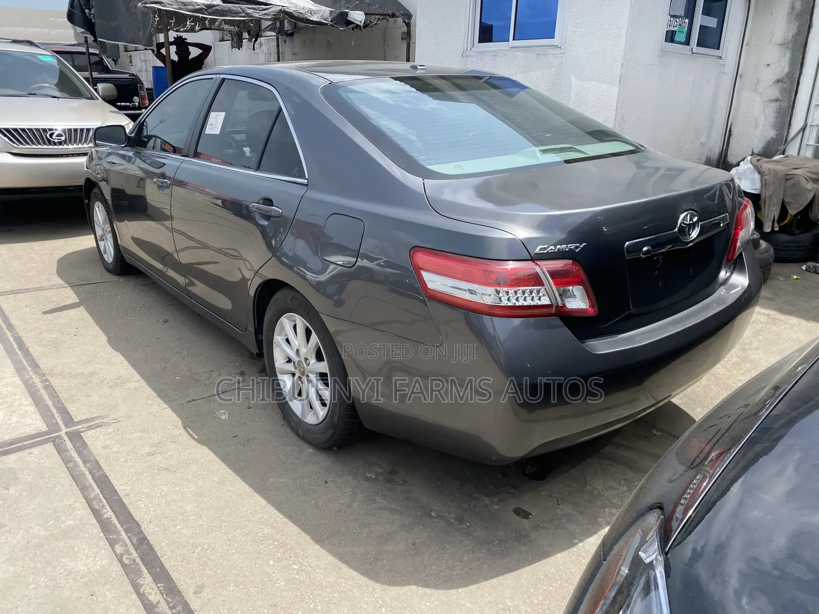 Toyota Camry XLE 4dr Sedan (2.5L 4cyl 6AM) 2010 Gray