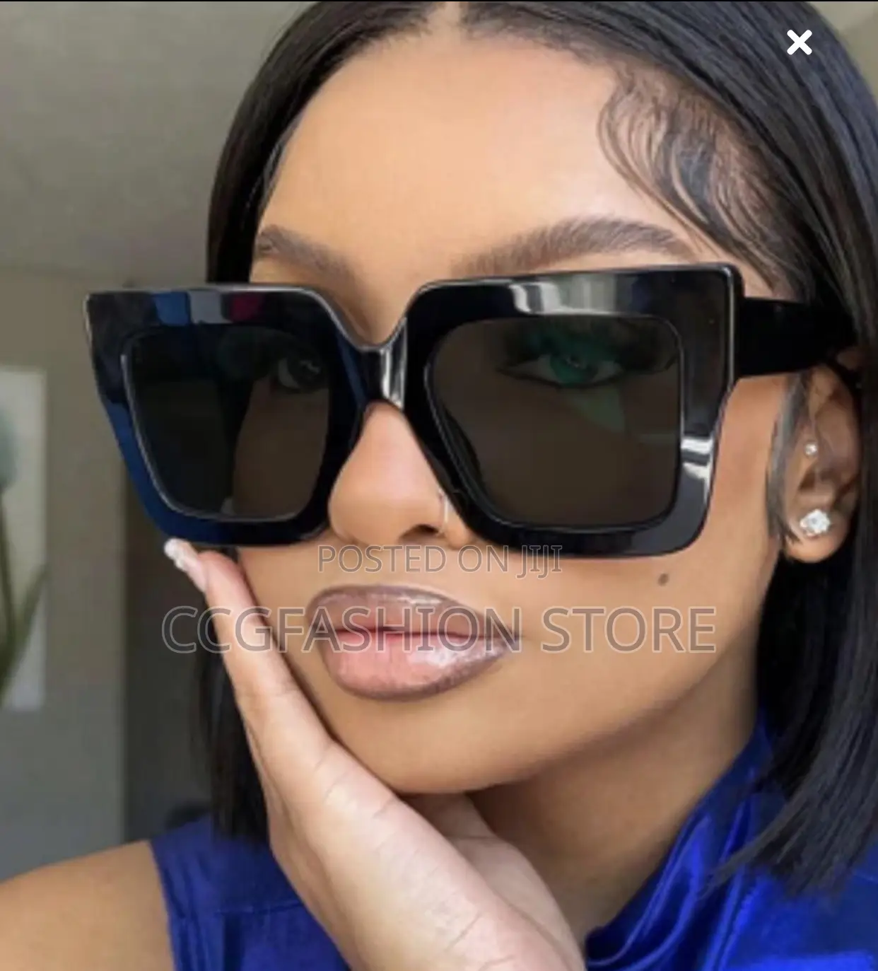 Unisex Fashionable Square Glasses.
