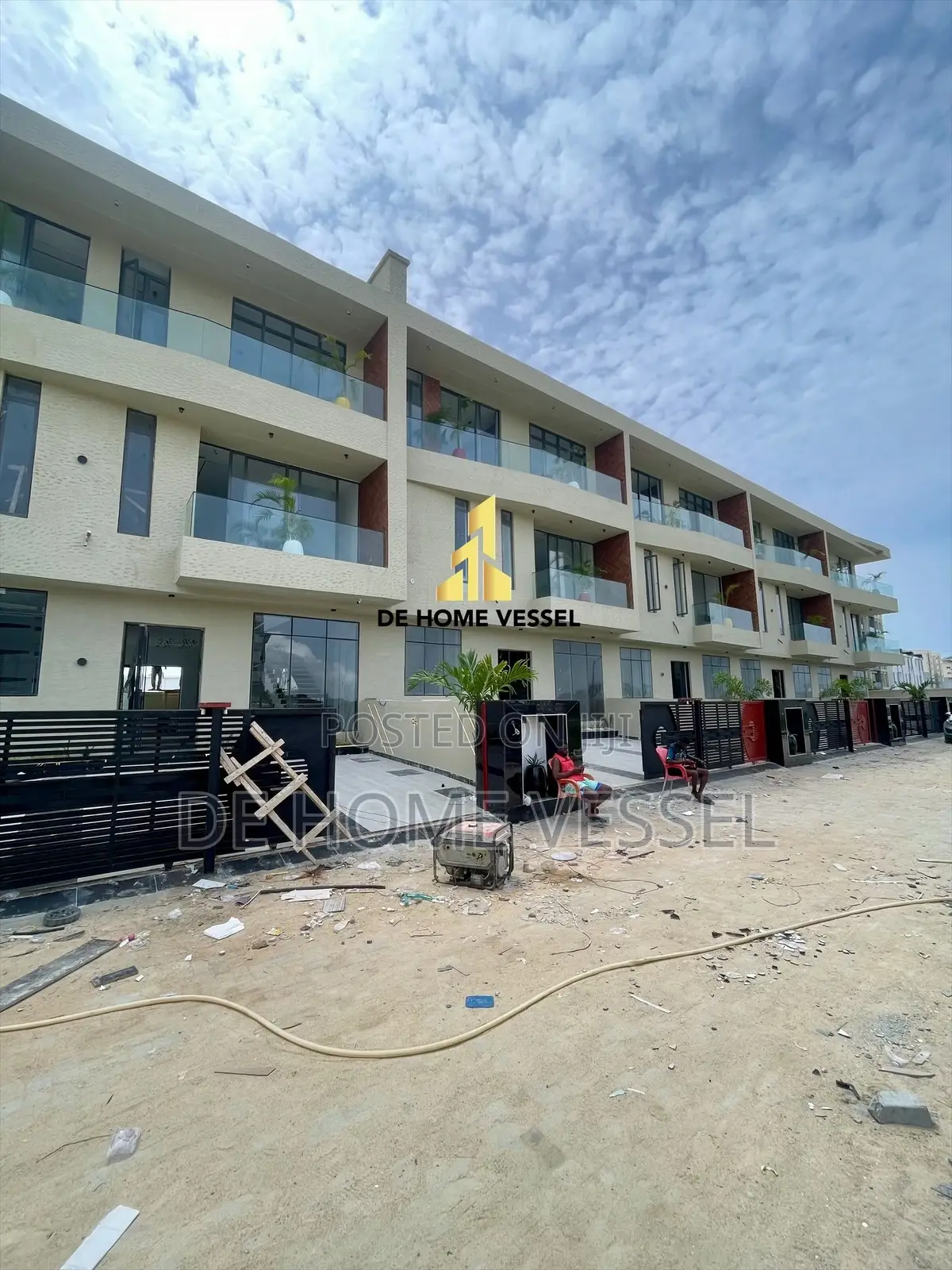 5bdrm Townhouse/Terrace in Lekki Phase 1 for sale