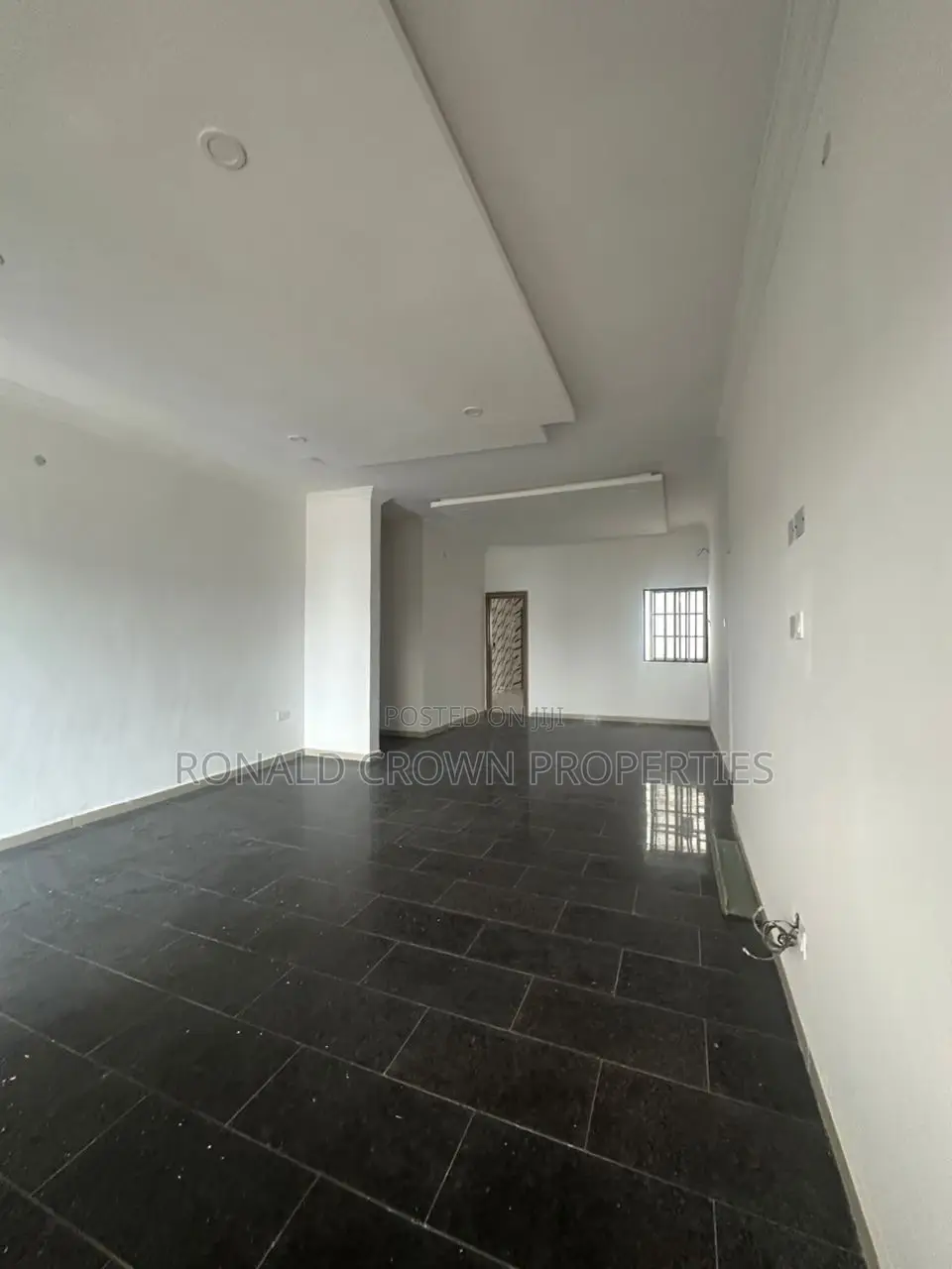 3bdrm Apartment in Ikota for sale