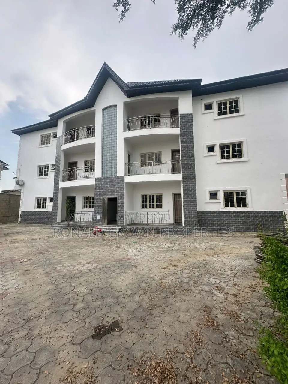 3bdrm Apartment in Ikota for sale