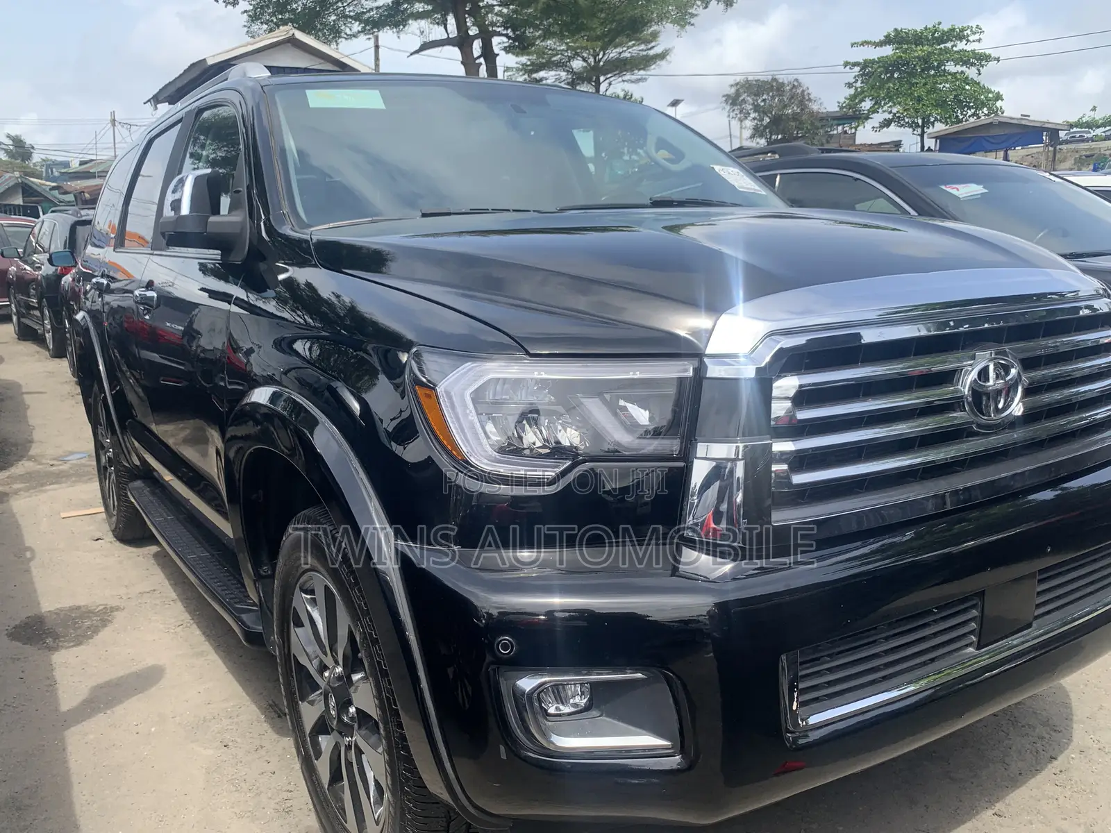 Toyota Sequoia Platinum 4dr SUV 4WD (5.7L 8cyl 6A) 2016 Black