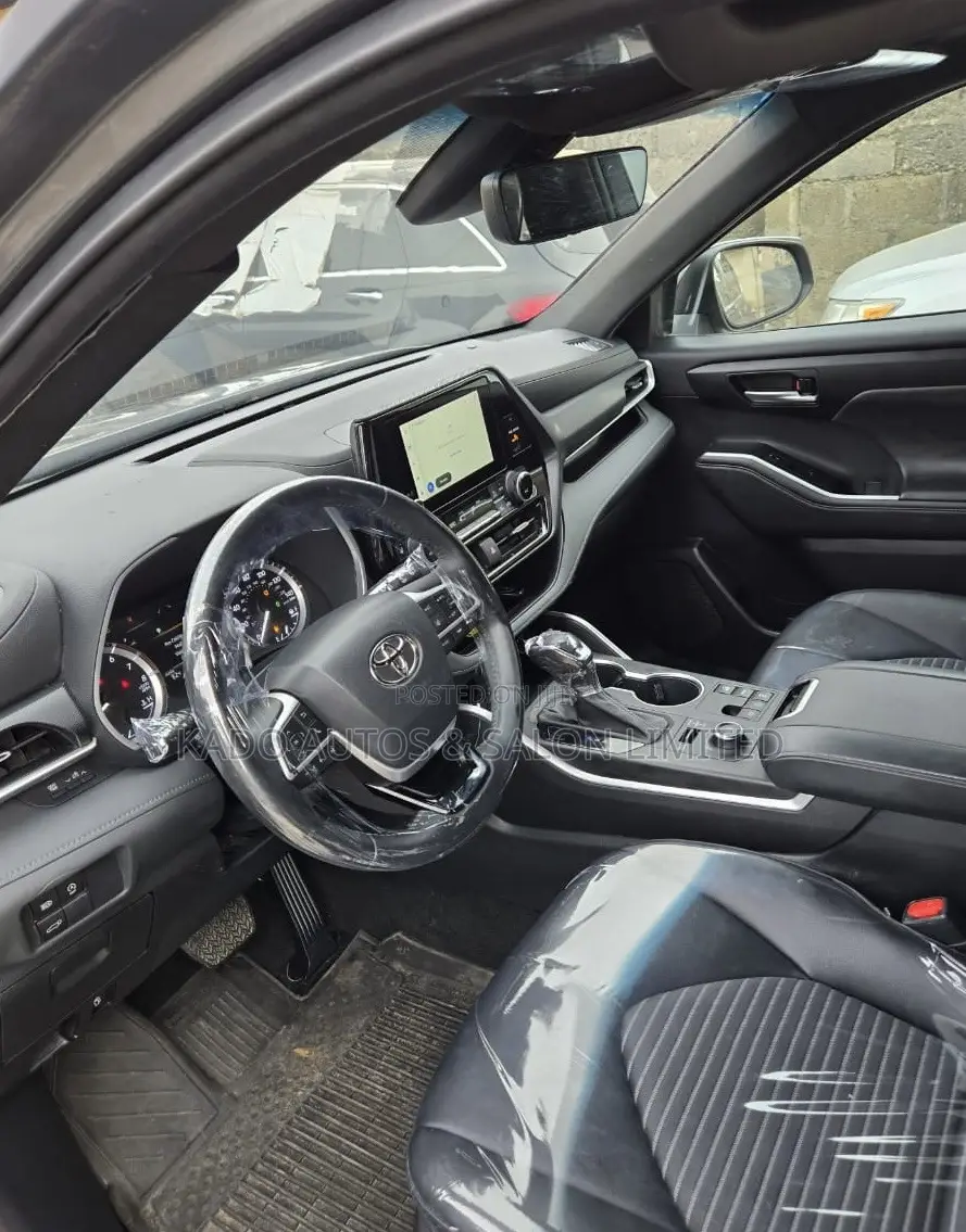 Toyota Highlander XSE AWD 2023 Gray