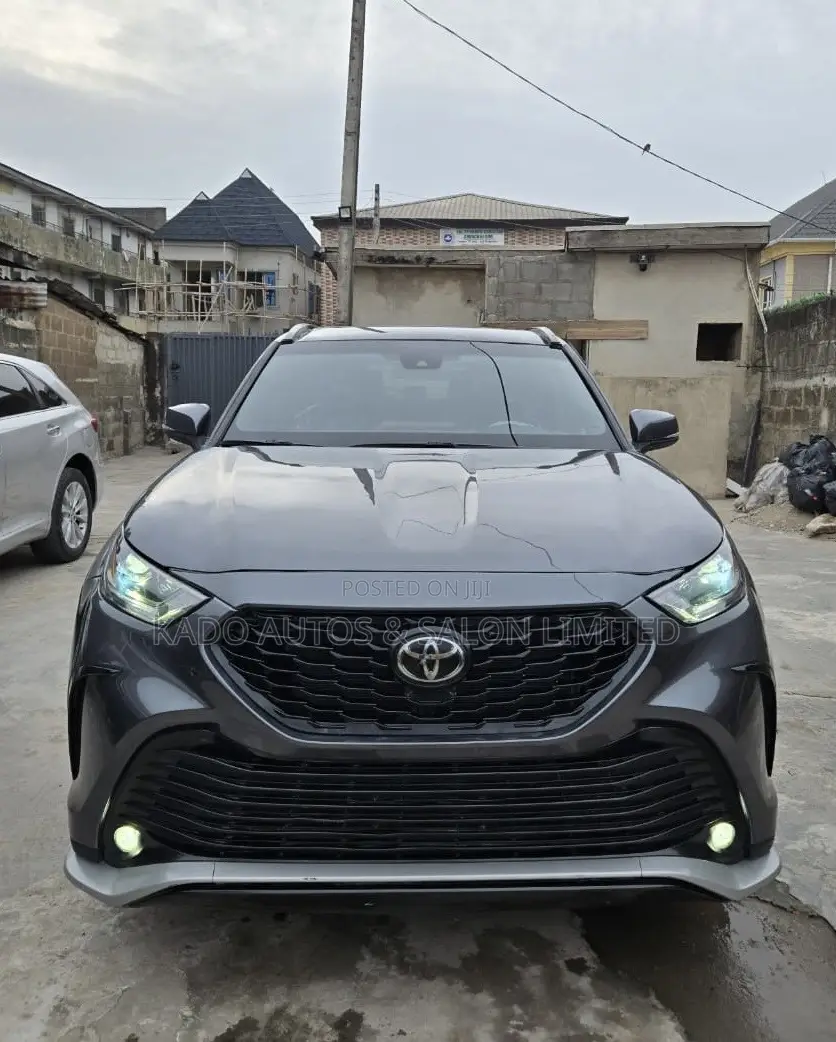 Toyota Highlander XSE AWD 2023 Gray