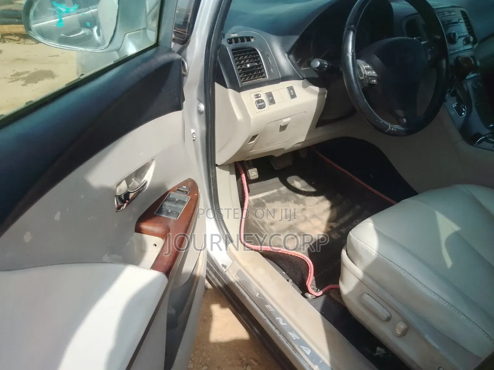 Toyota Venza XLE 2011 Silver