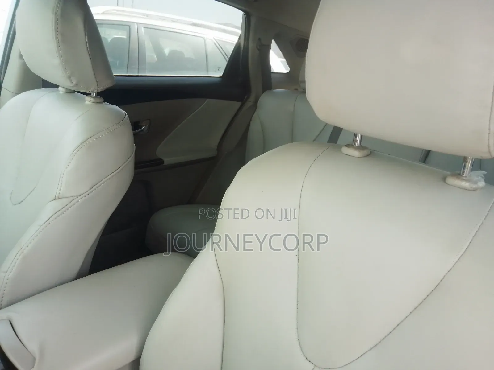 Toyota Venza XLE 2011 Silver