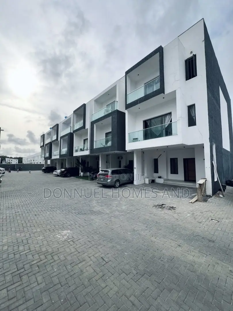 4bdrm Townhouse / Terrace in Lekki Expressway for rent
