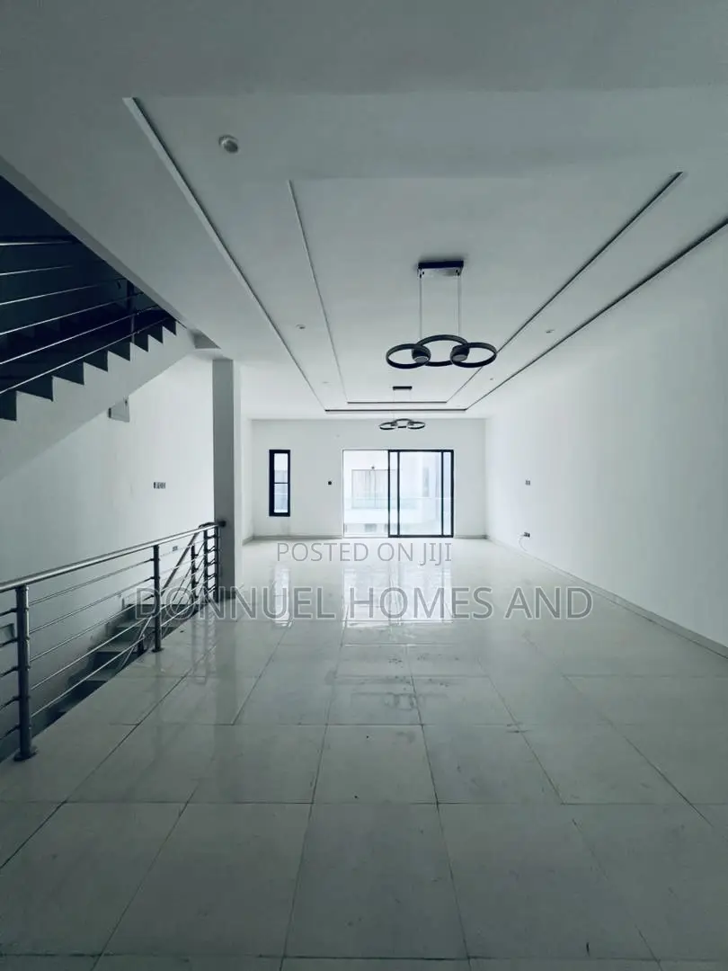 4bdrm Townhouse / Terrace in Lekki Expressway for rent