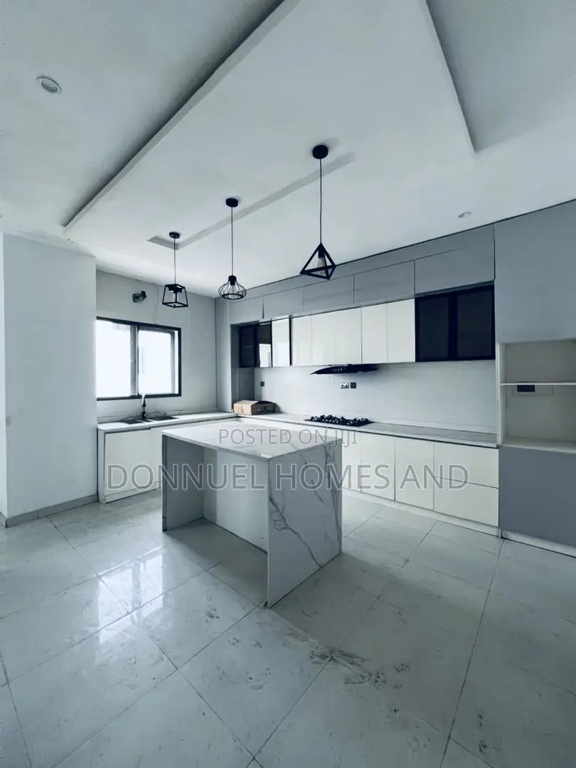 4bdrm Townhouse / Terrace in Lekki Expressway for rent