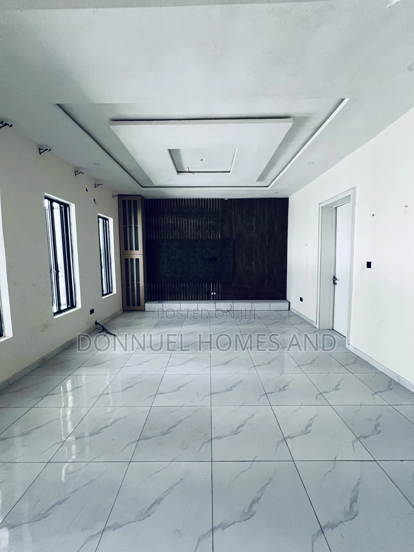 4bdrm Townhouse / Terrace in Off Lekki-Epe Expressway for rent