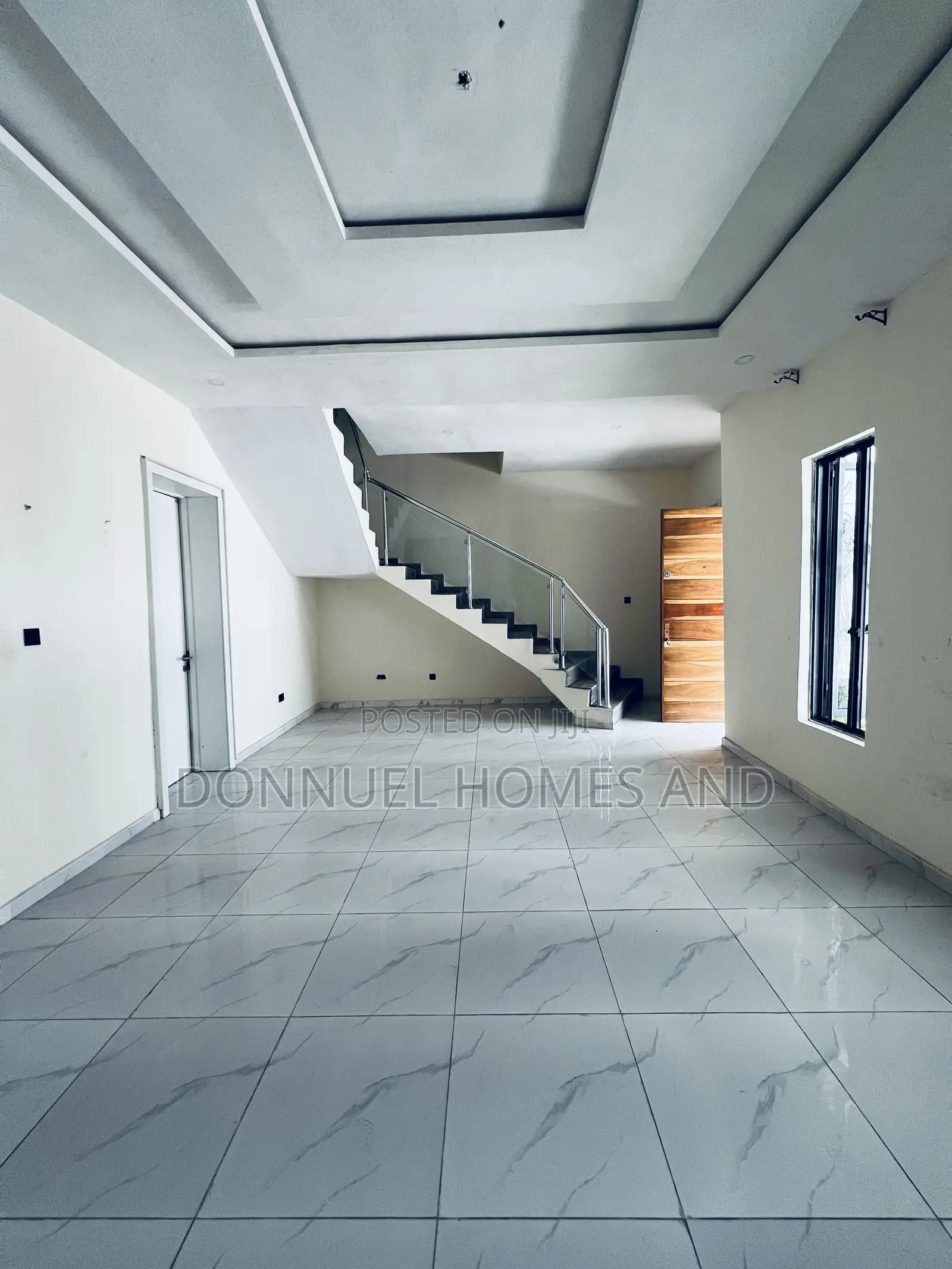 4bdrm Townhouse / Terrace in Off Lekki-Epe Expressway for rent