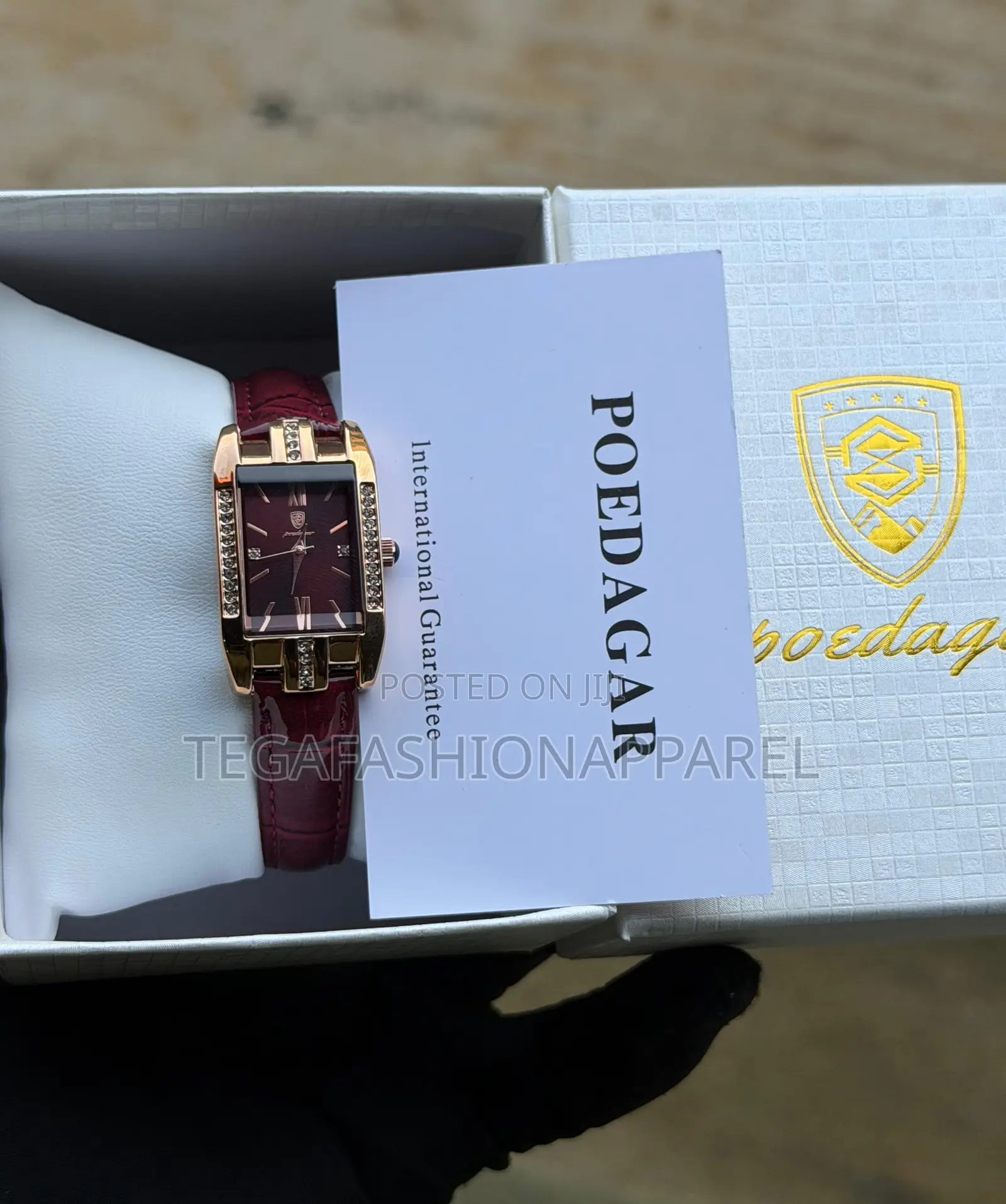 Poedagar Feminine Genuine Leather Wristwatch