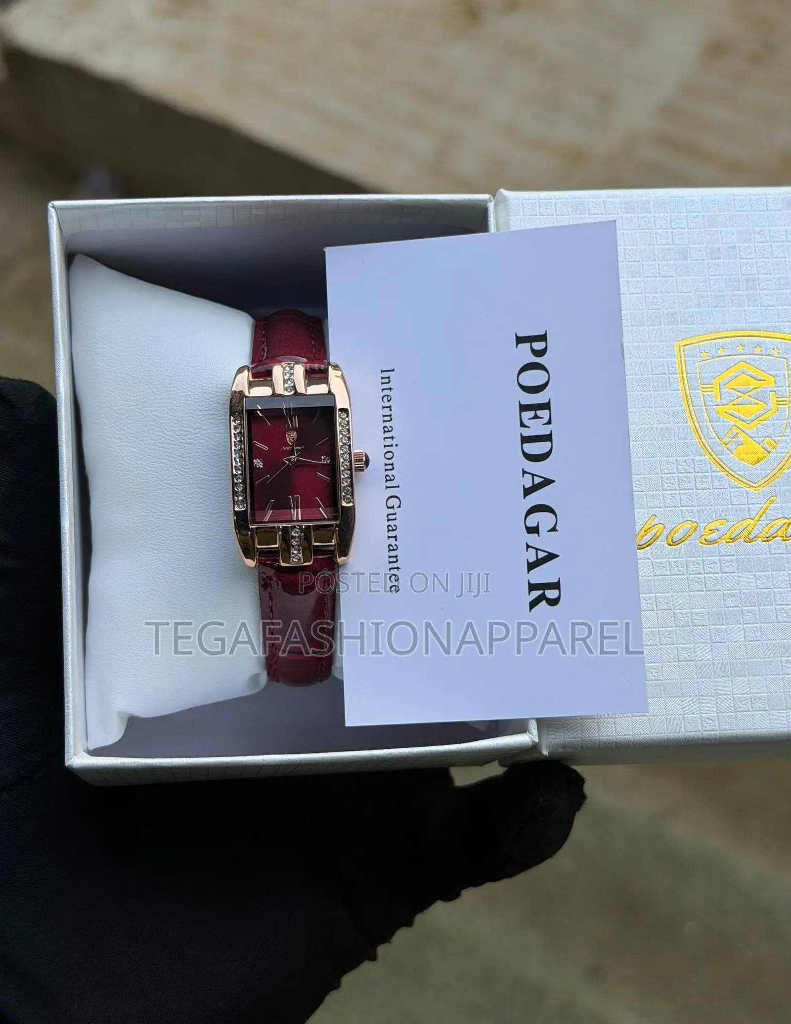 Poedagar Feminine Genuine Leather Wristwatch