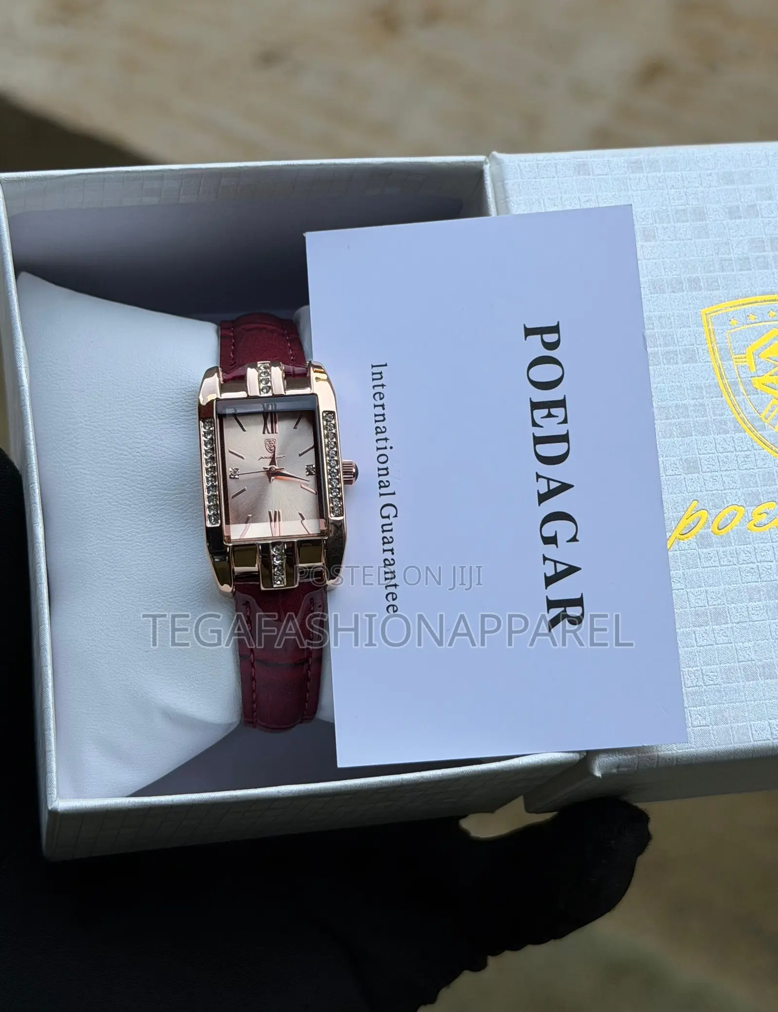 Poedagar Feminine Genuine Leather Wristwatch