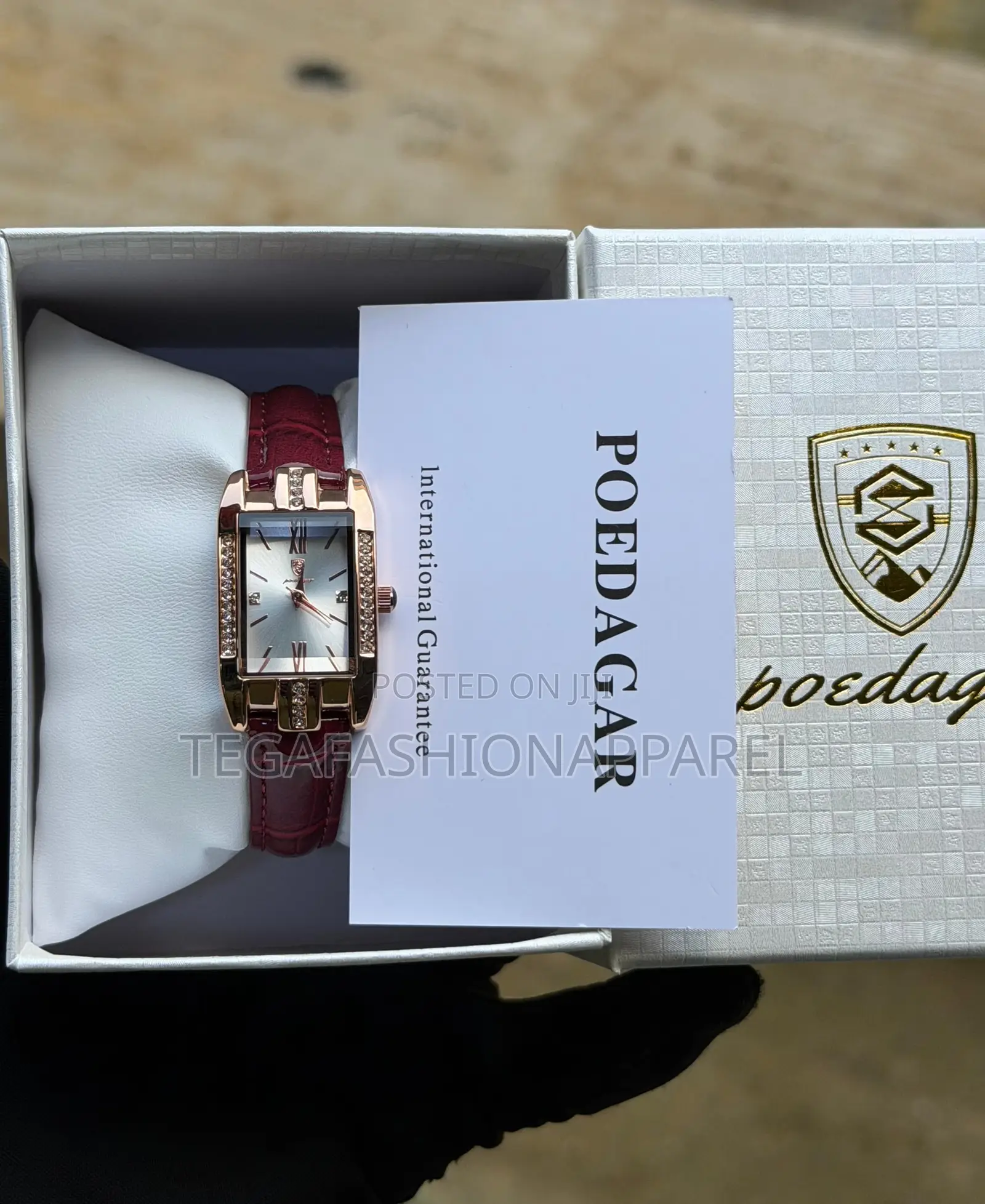 Poedagar Feminine Genuine Leather Wristwatch