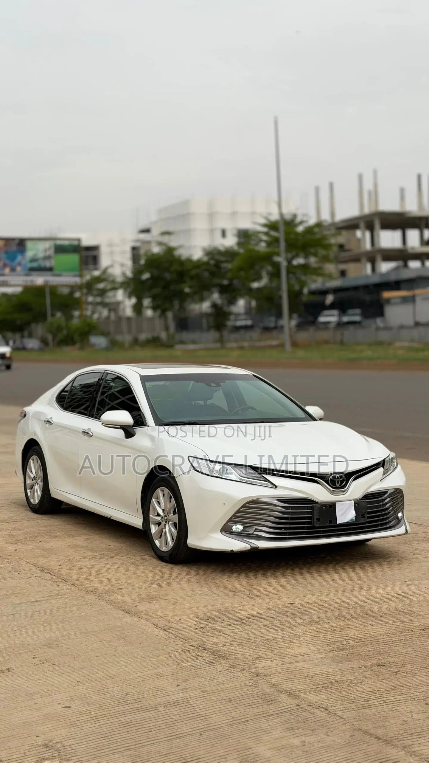 Toyota Camry XLE FWD 2020 White