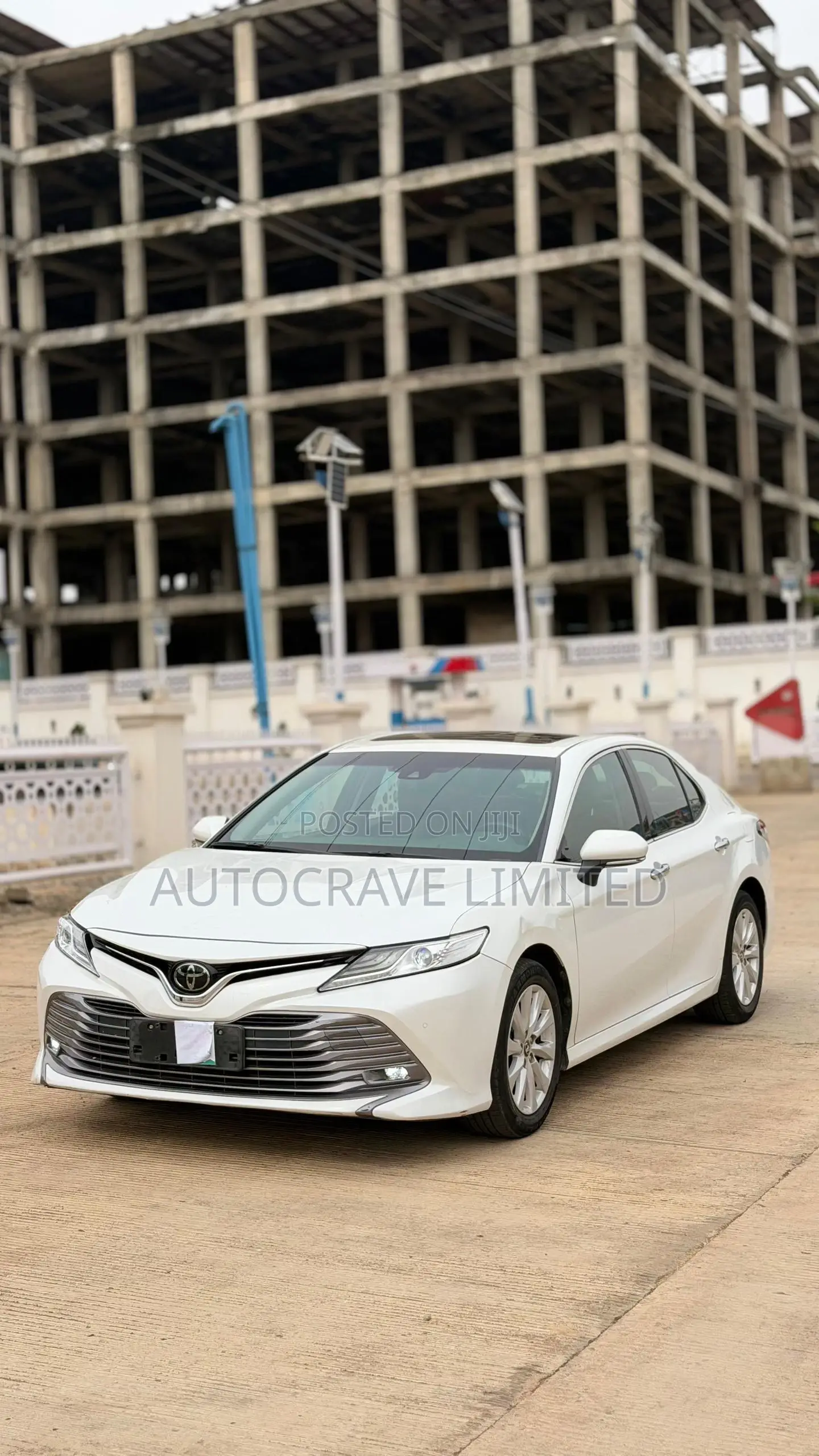 Toyota Camry XLE FWD 2020 White