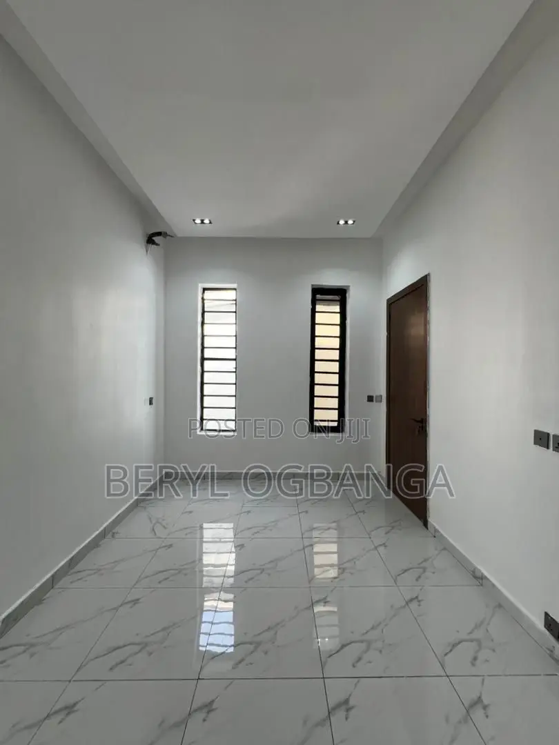 4bdrm Duplex in Lekki Phase 2 for rent