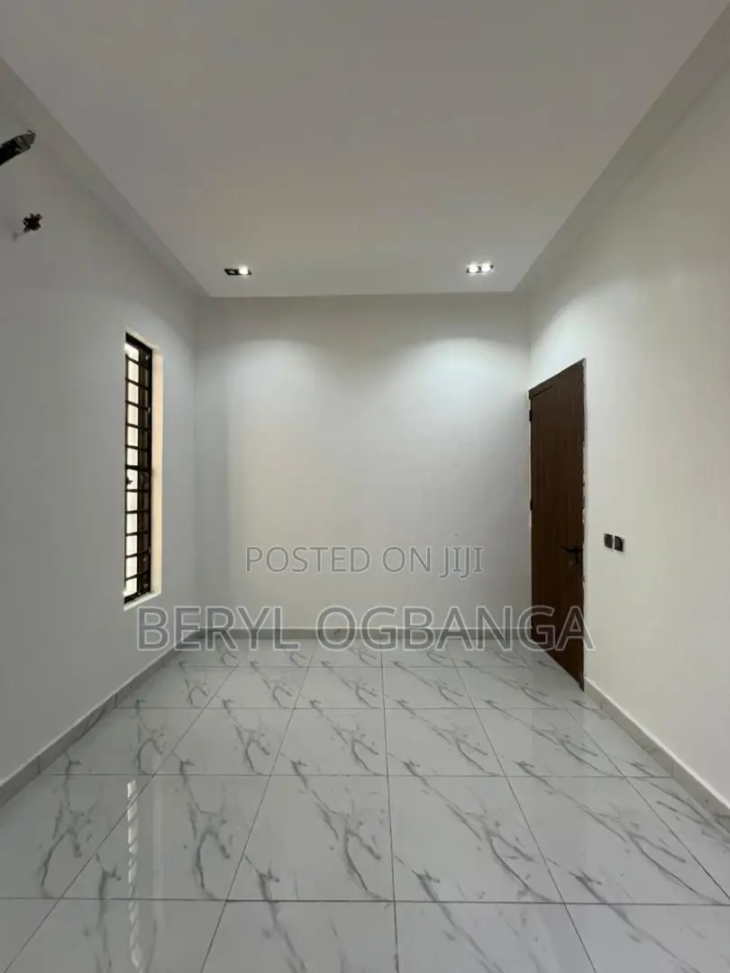 4bdrm Duplex in Lekki Phase 2 for rent
