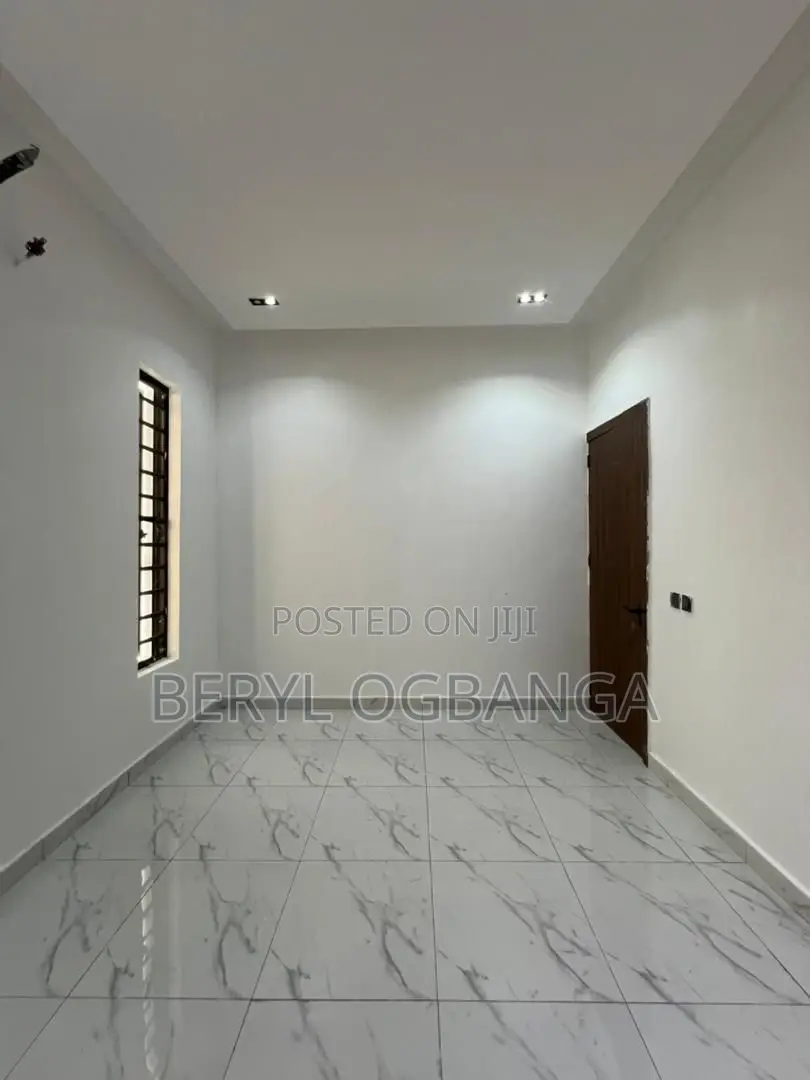 4bdrm Duplex in Lekki Phase 2 for rent