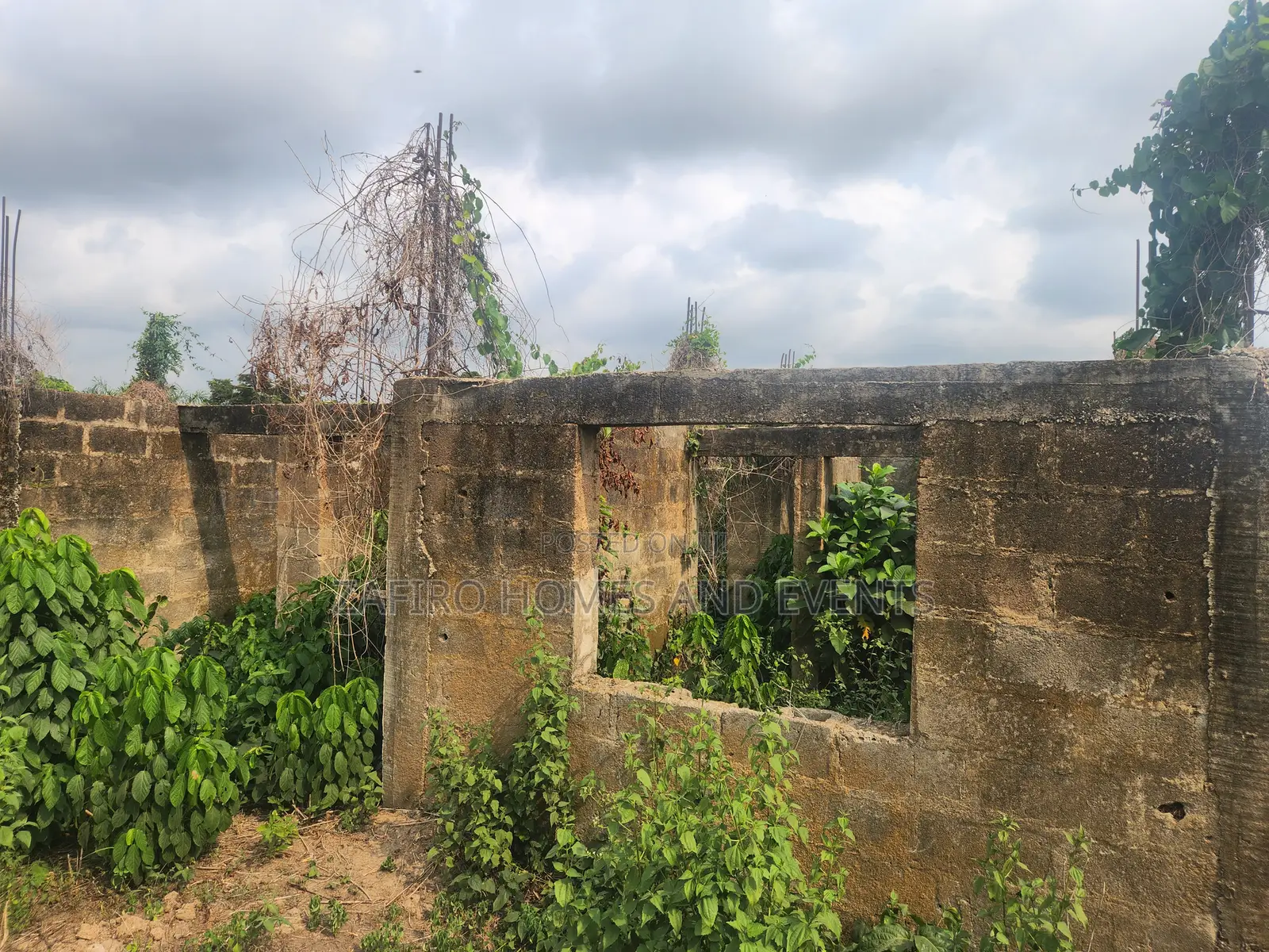 6bdrm Bungalow In Ademilokun Estate, Akobo For Sale