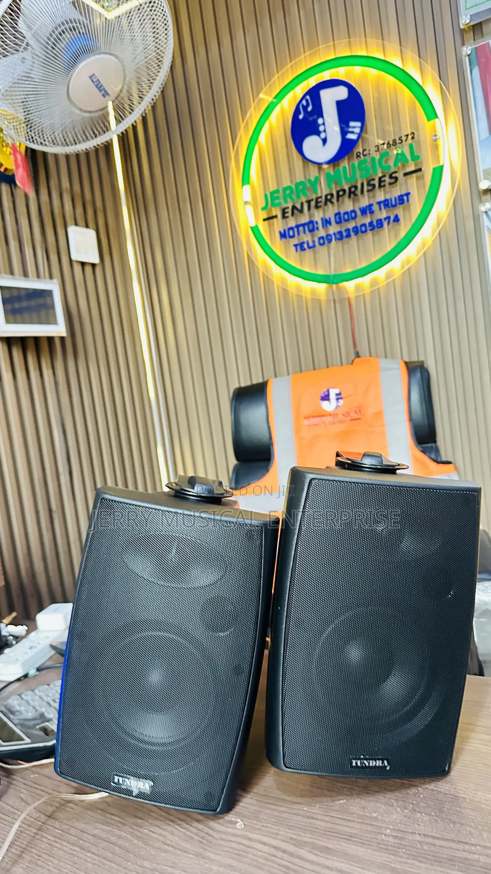 Tundra Hanging Speakers Indoors/Outdoors Speakers