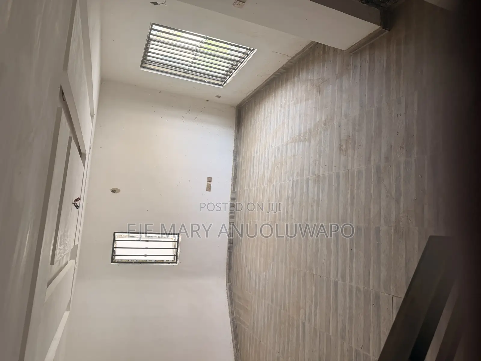 5bdrm Duplex in Brains And Hammers, Life Camp for sale