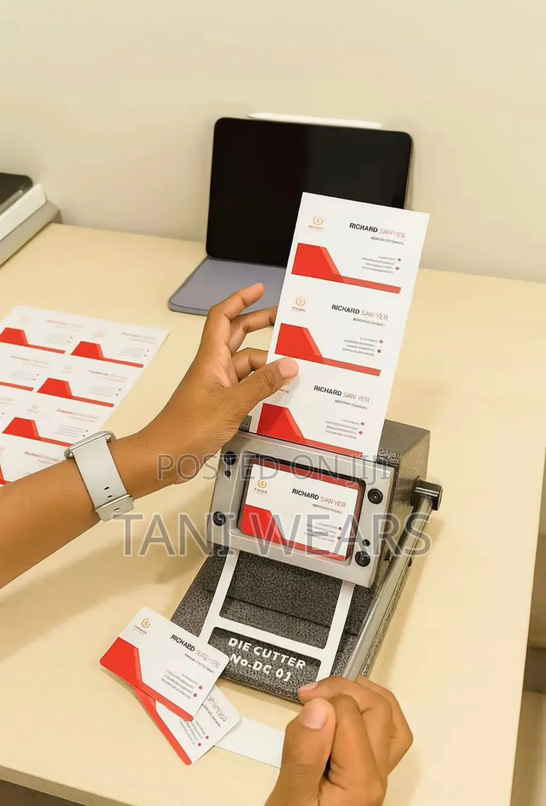 100 Pieces of Complimentary Card