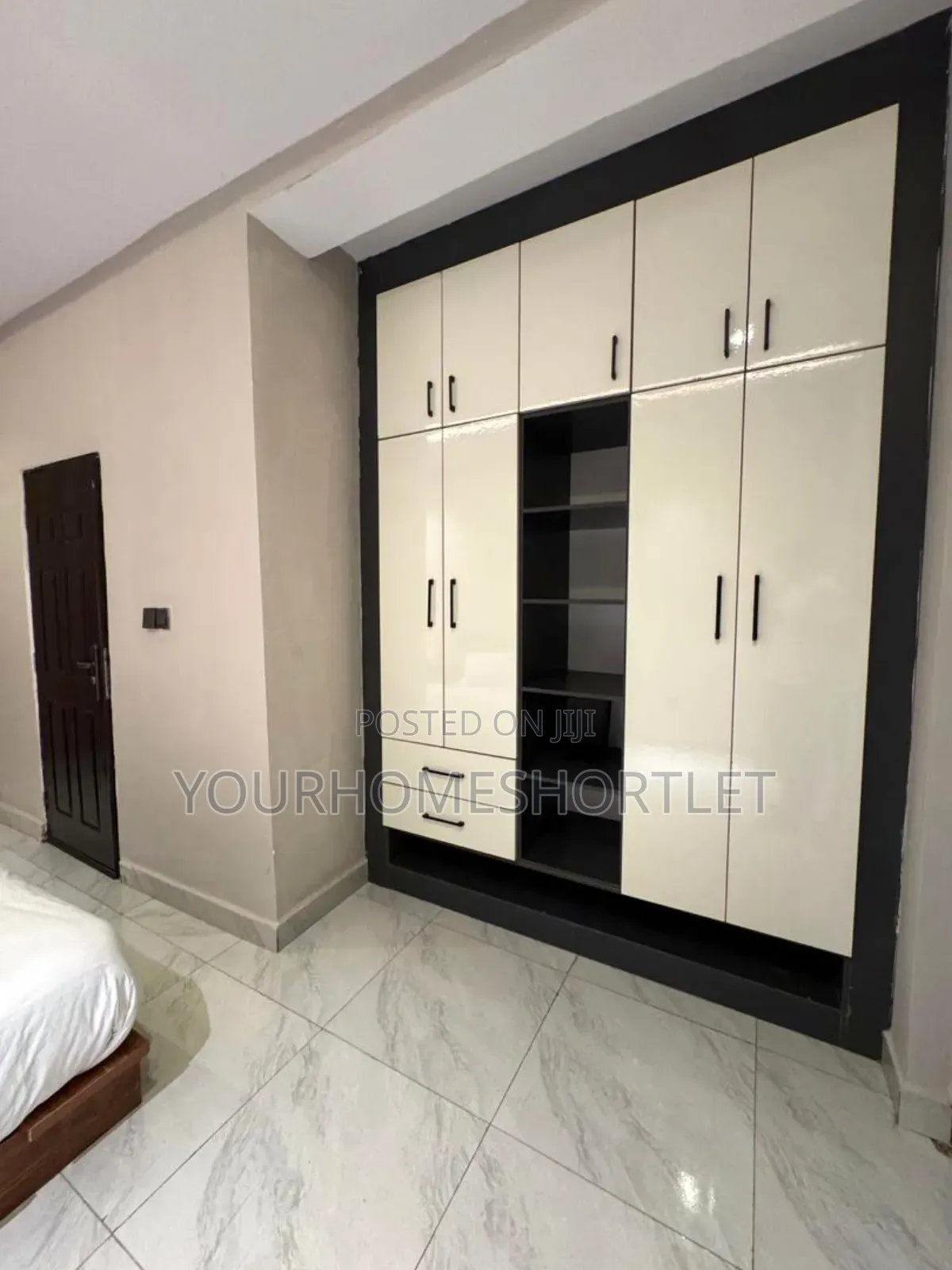 Beautiful 2 3 Bedroom Apartment +Ps5, Basketball Court Playground