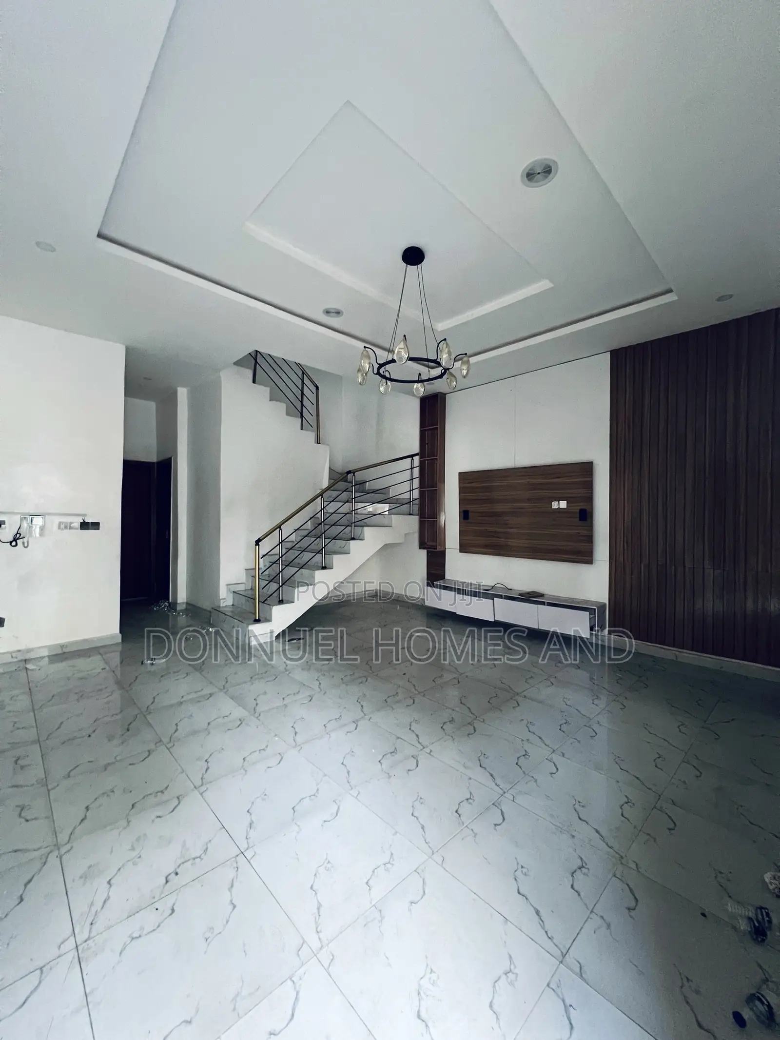 4bdrm Townhouse / Terrace in Off Lekki-Epe Expressway for rent