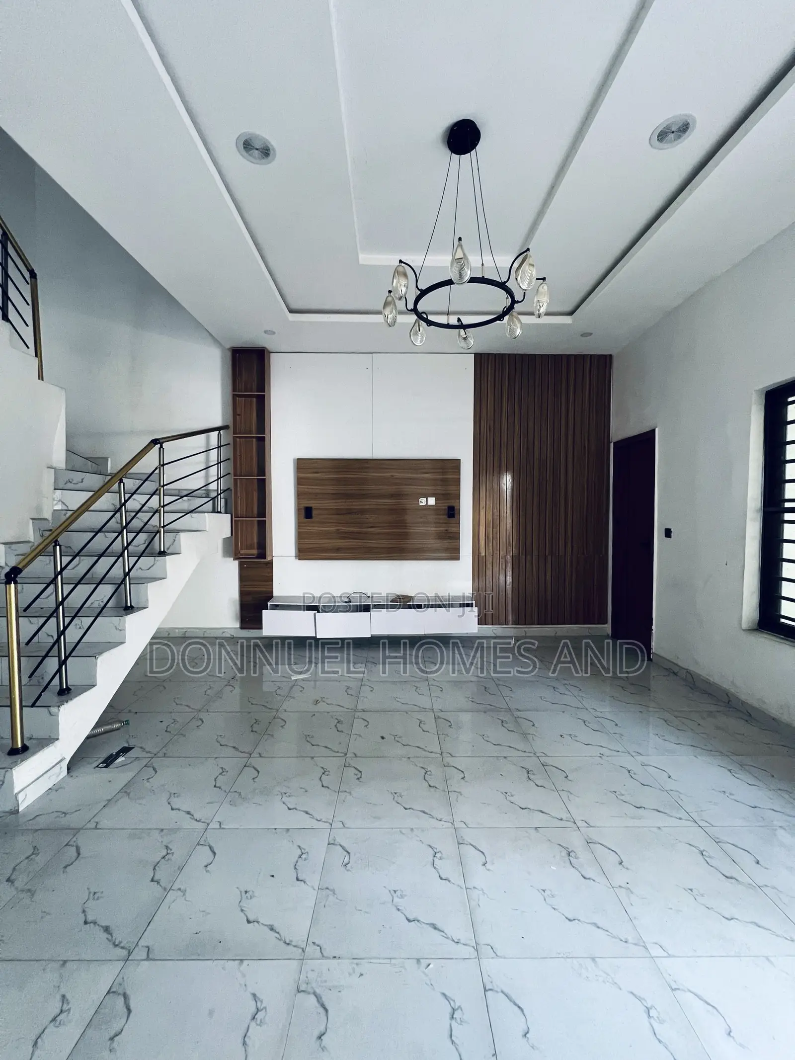 4bdrm Townhouse / Terrace in Off Lekki-Epe Expressway for rent