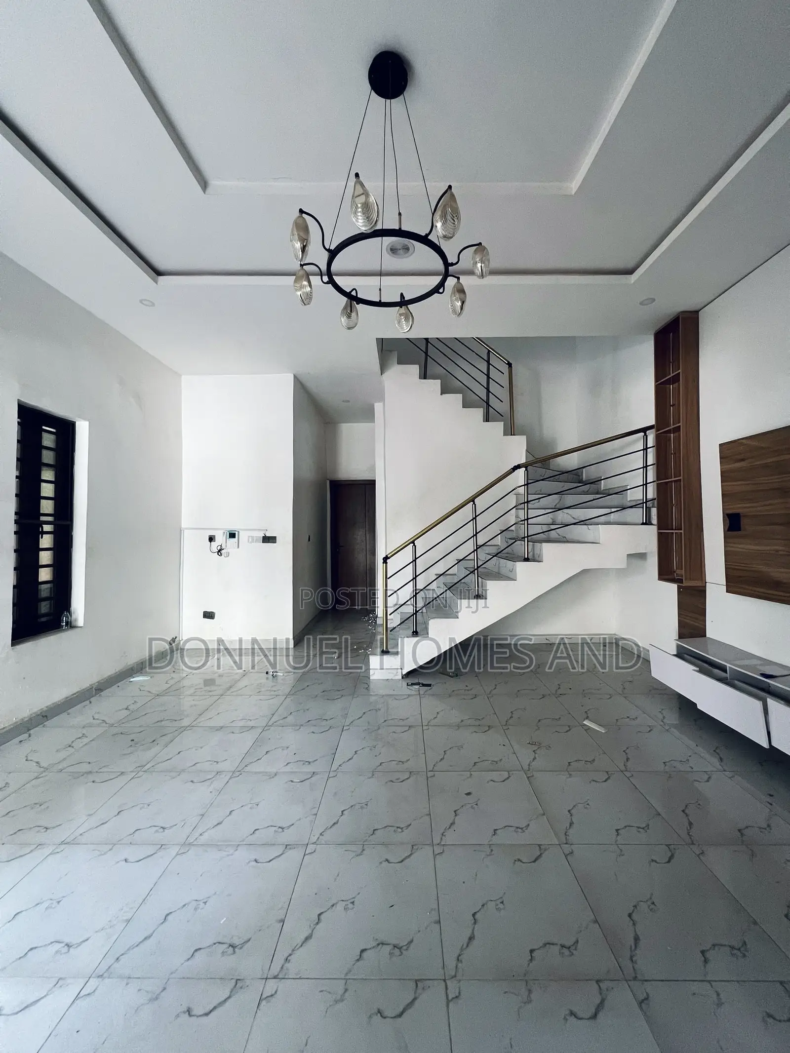 4bdrm Townhouse / Terrace in Off Lekki-Epe Expressway for rent
