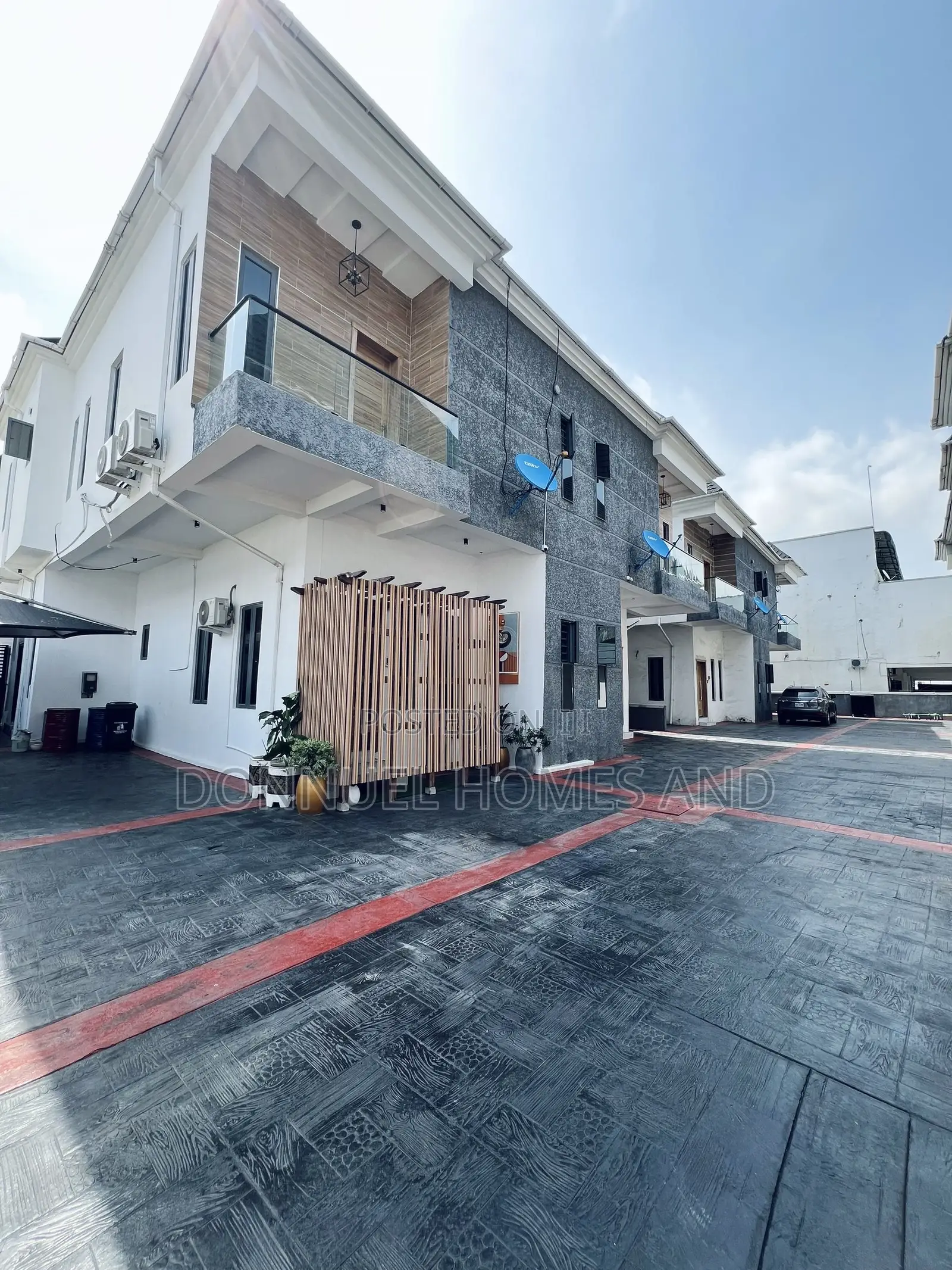4bdrm Townhouse / Terrace in Off Lekki-Epe Expressway for rent